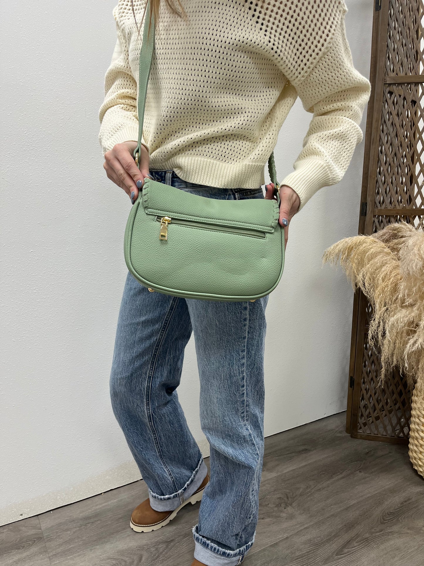 m2685 Daia Whipstitch Flapover Crossbody