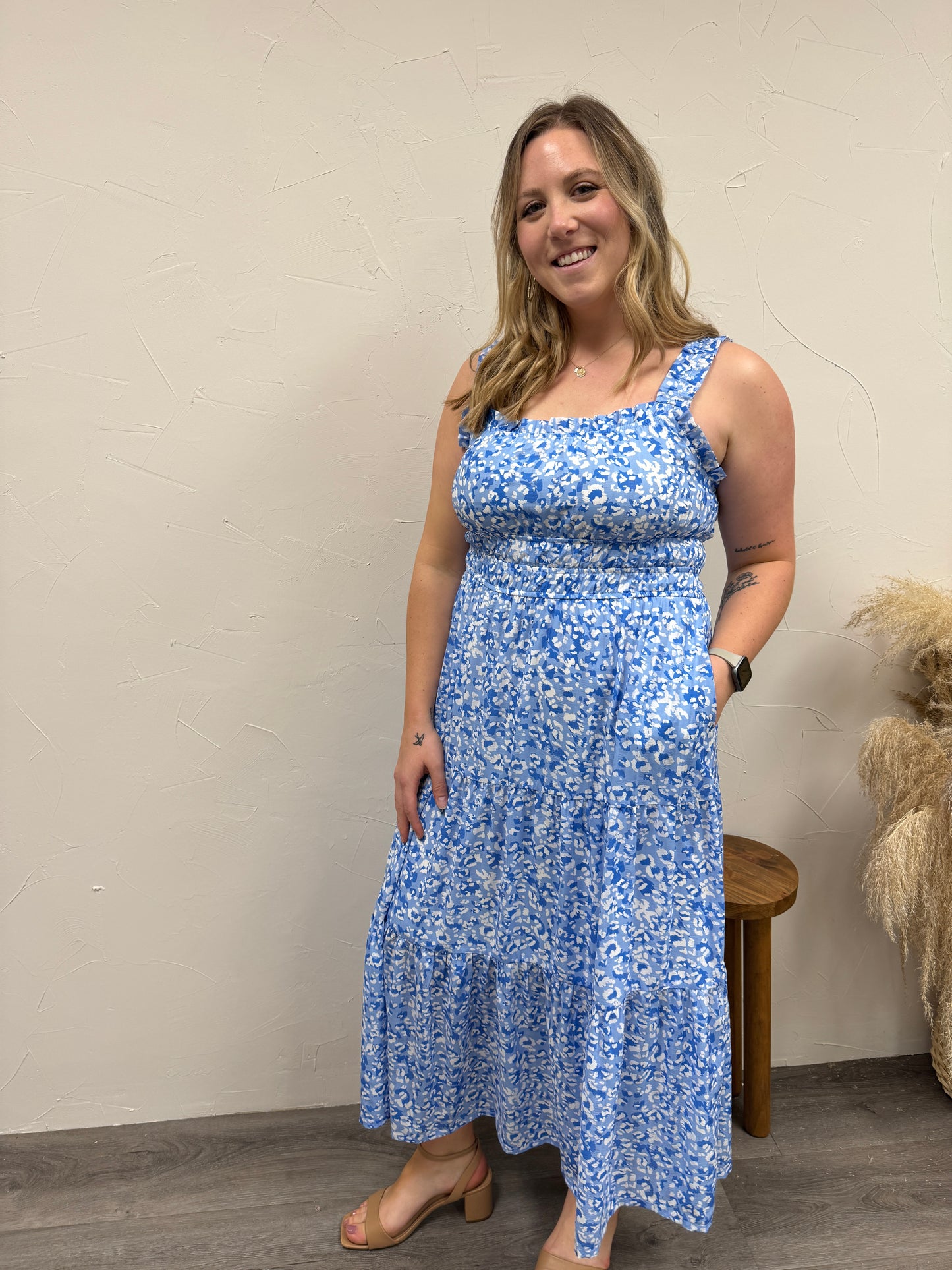 PRINT TIERED WAIST MIDI DRESS W/ ELASTIC RUFFLE STRAP