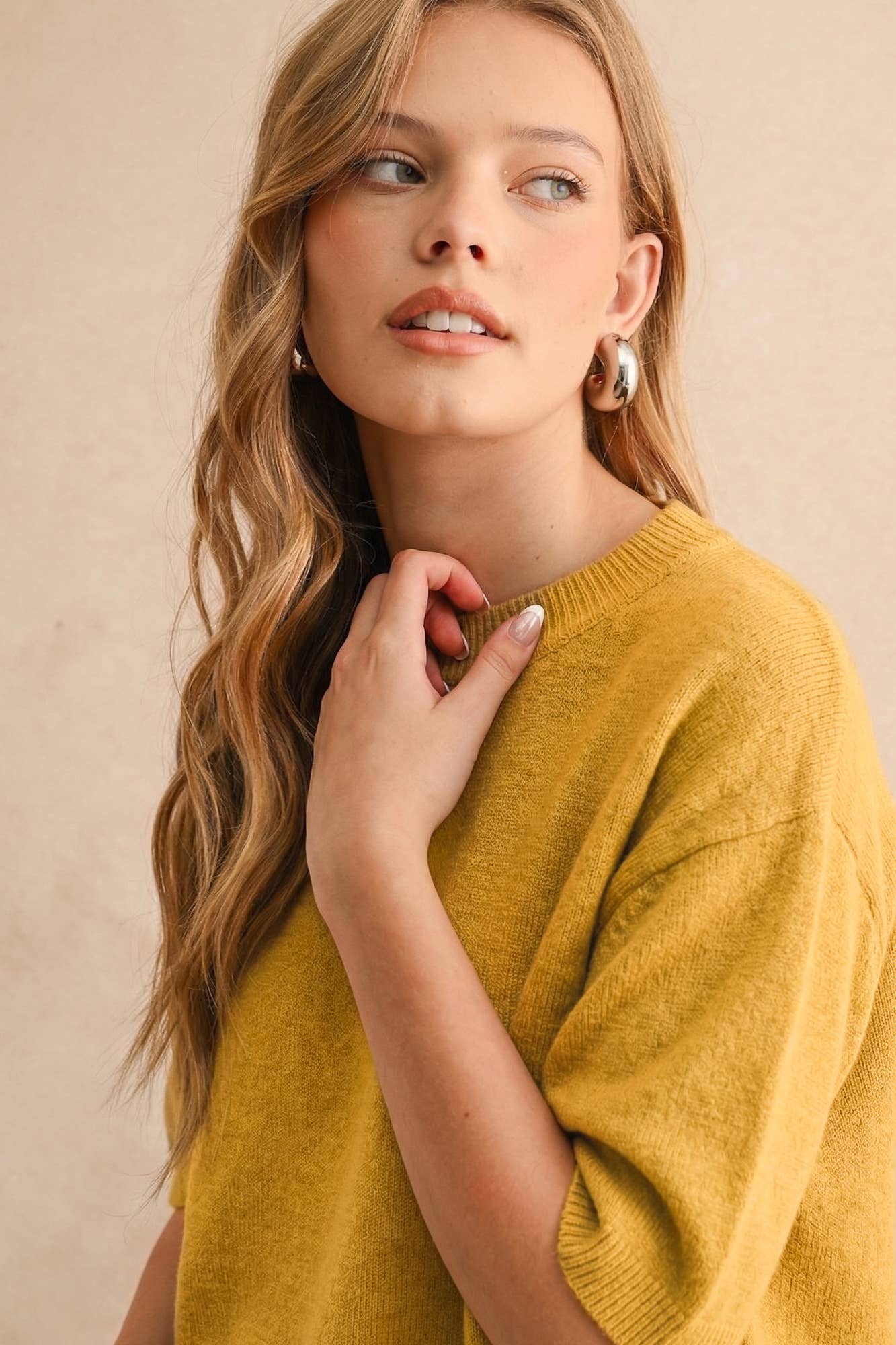 SHORT SLEEVE SWEATER TOP