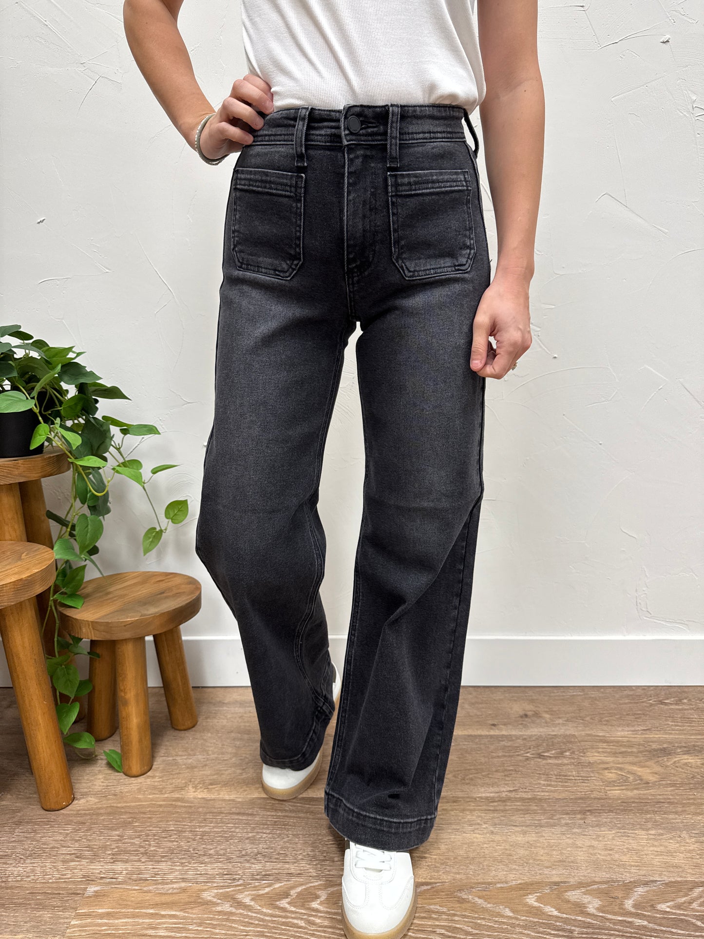 Micro Patch Pocket Wide Leg Just Black Denim