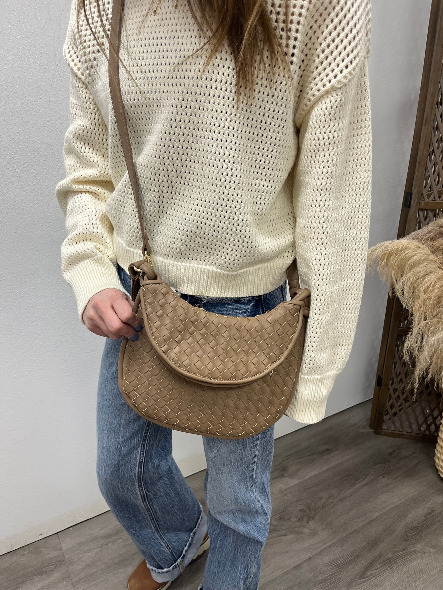 M2686 Kaylor Woven Crossbody w/ Pouch