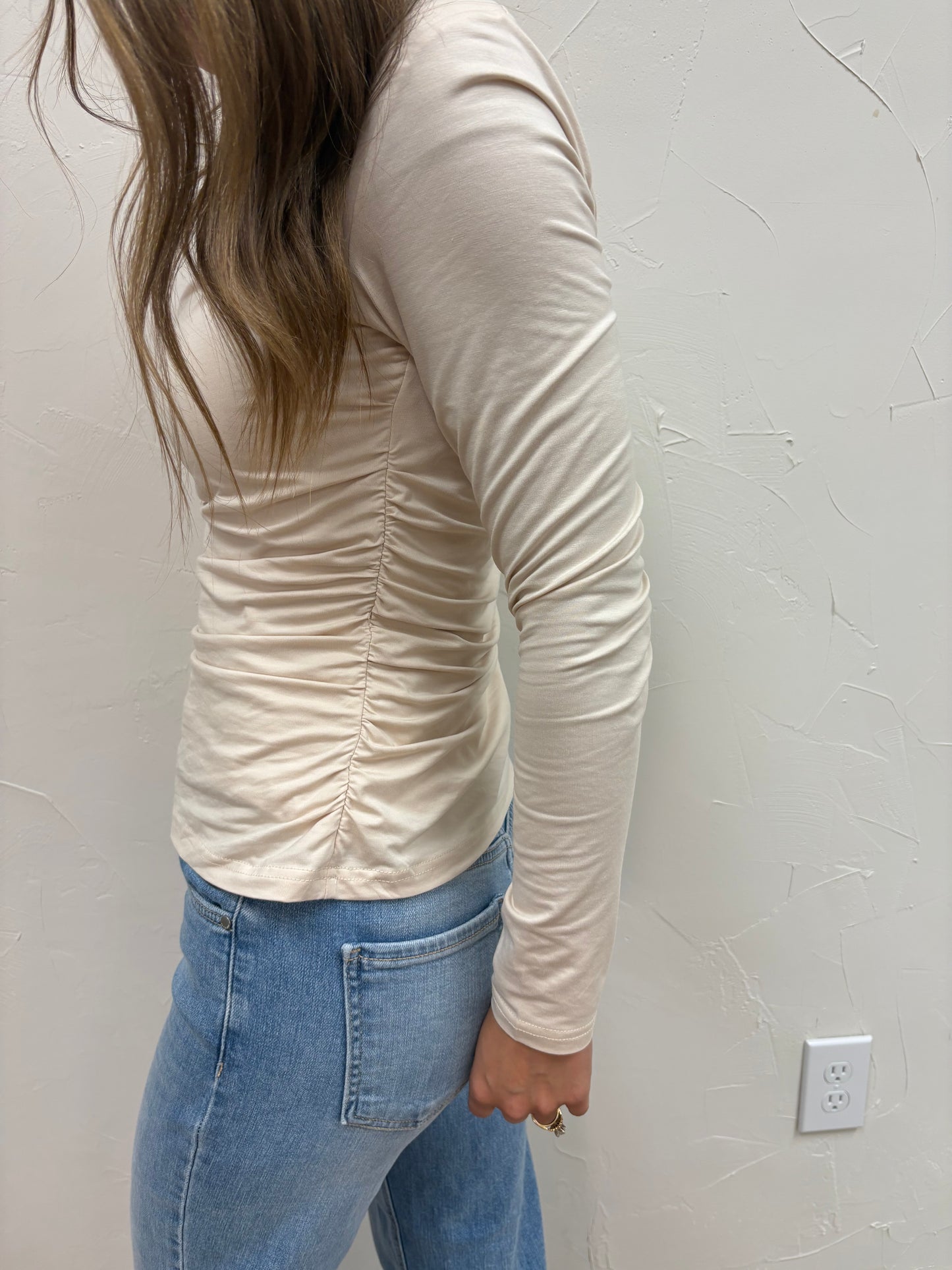 RUSHED WAIST LONG SLEEVE TOP