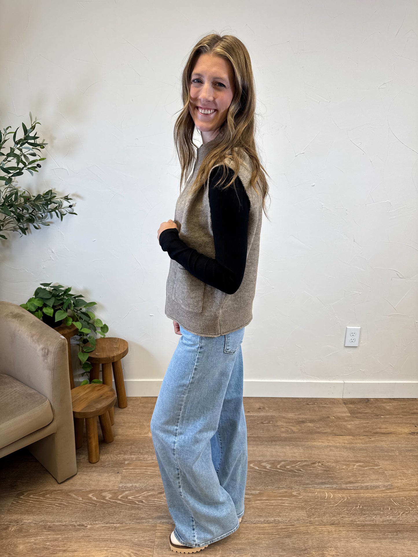 Mock Neck Zipper Closure sweater vest