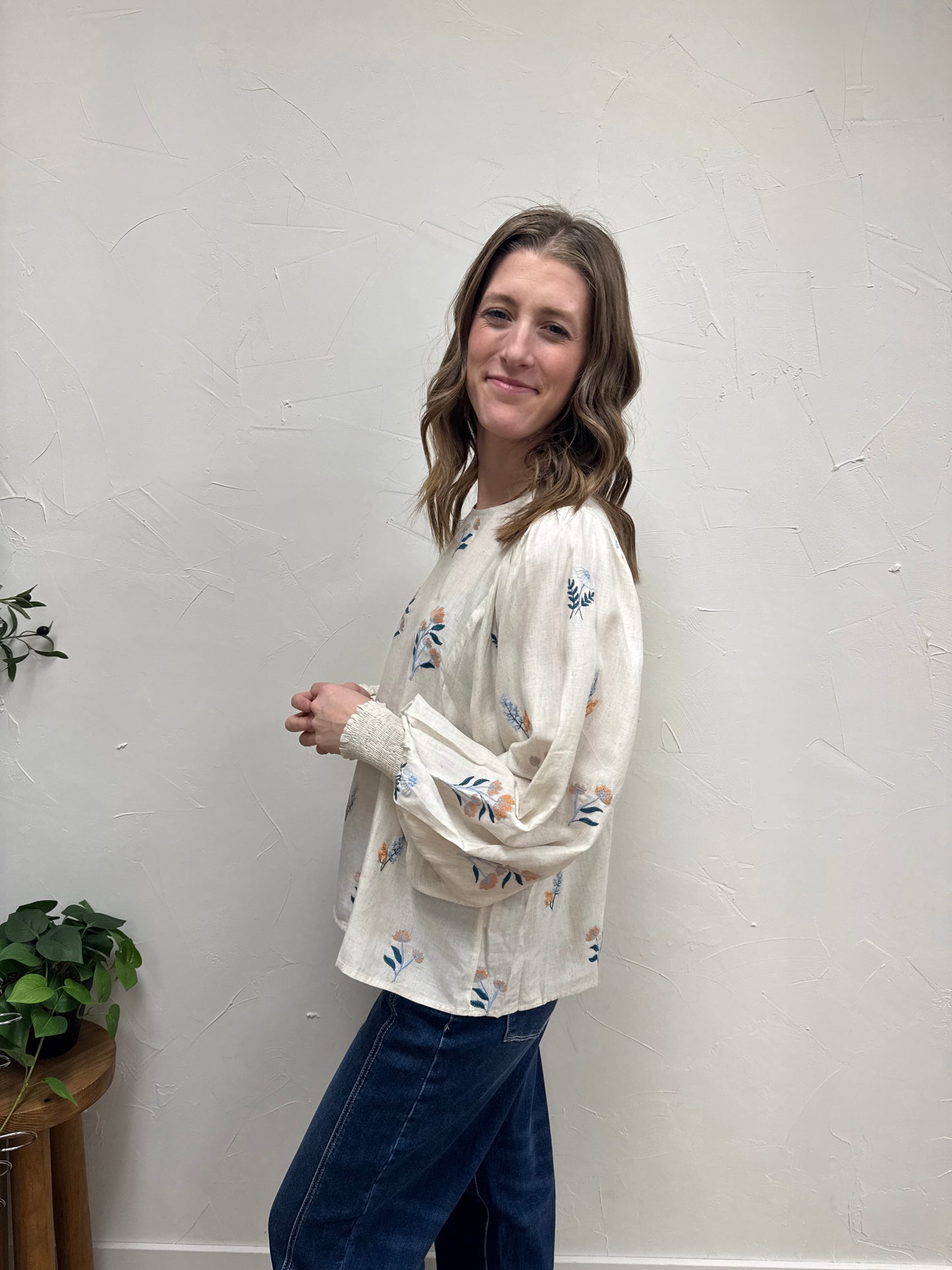 Floral embroidery long puff sleeve top