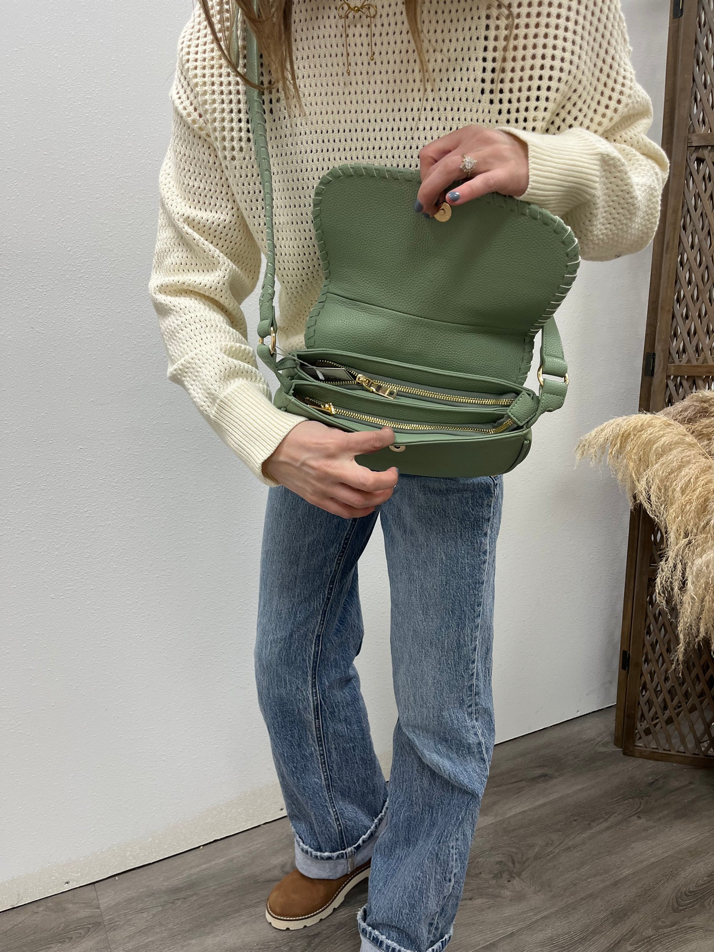 m2685 Daia Whipstitch Flapover Crossbody