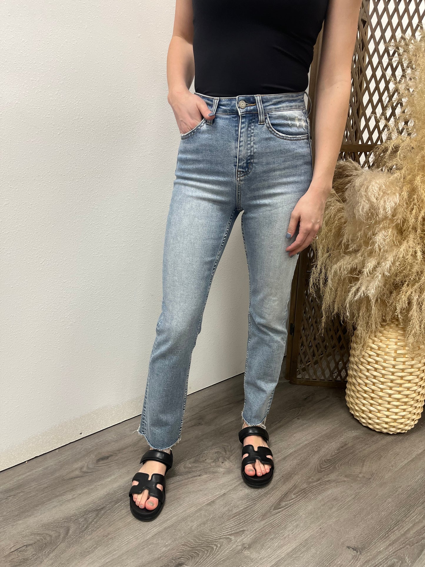 Super High Rise Slim Crop Straight