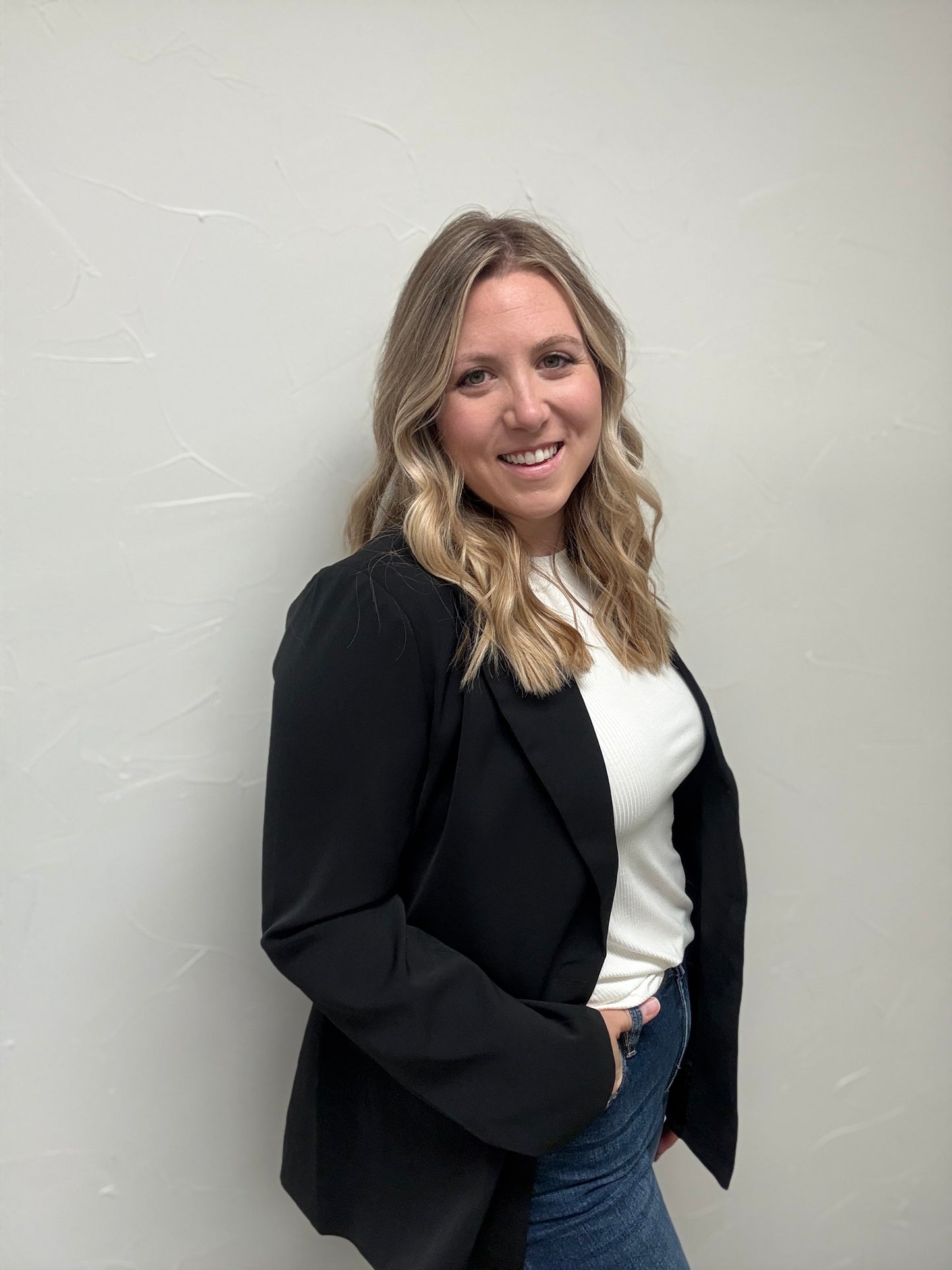 Solid blazer featuring pockets at front