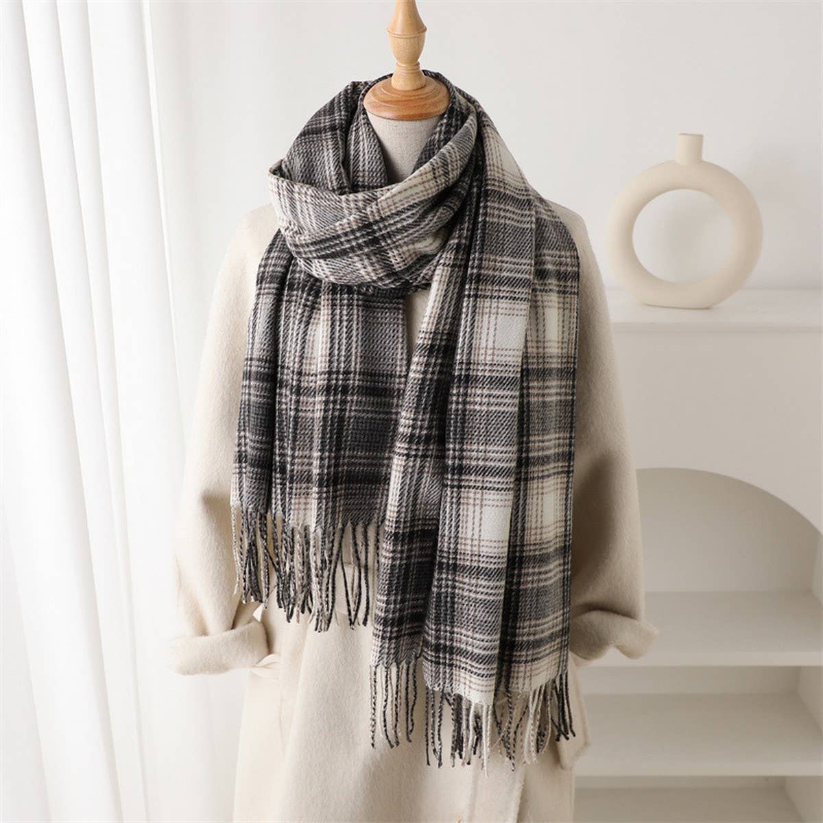 Artistic Plaid Tassel Scarf for Fall and Winter BLACKWHITE