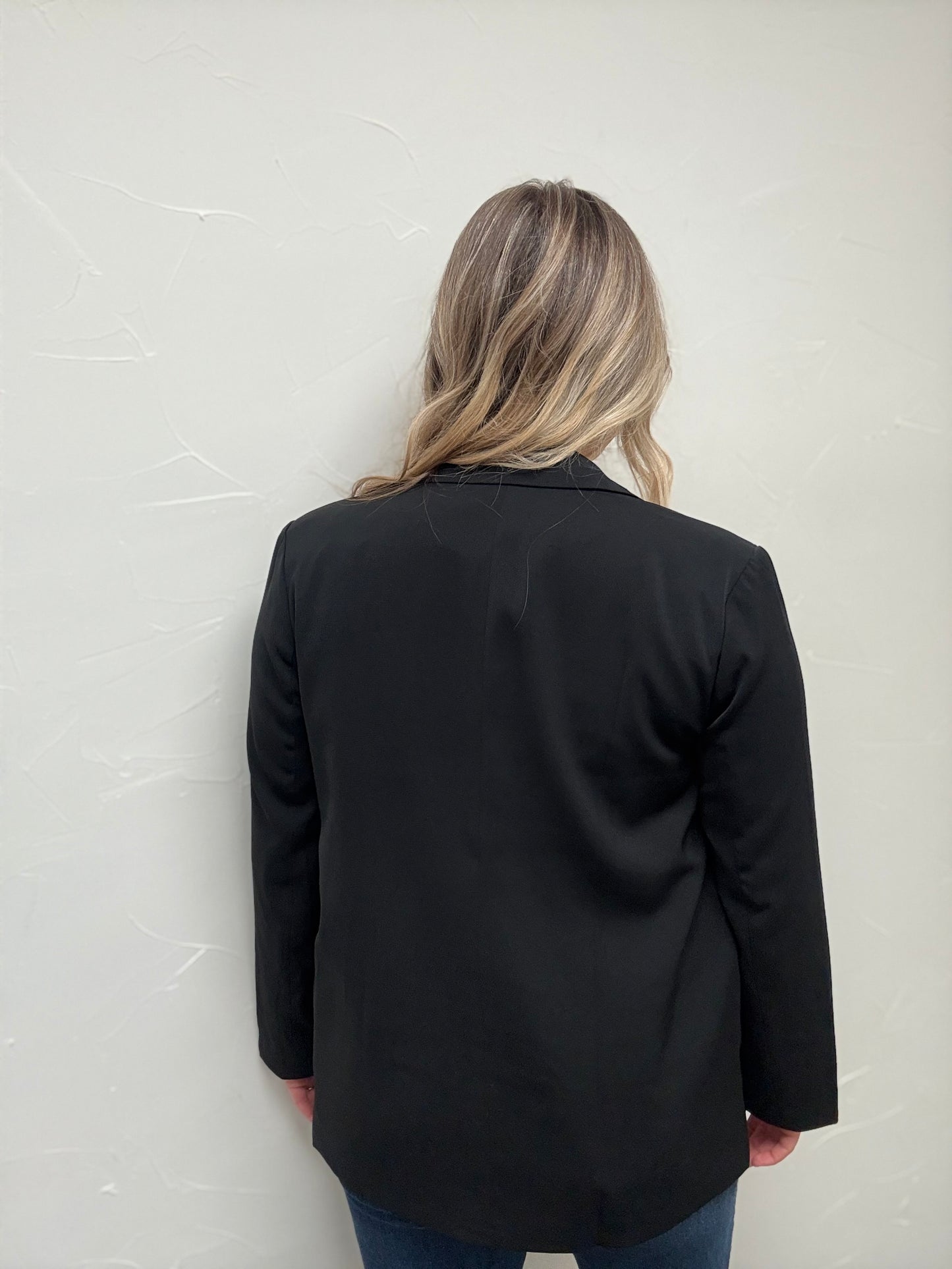 Solid blazer featuring pockets at front