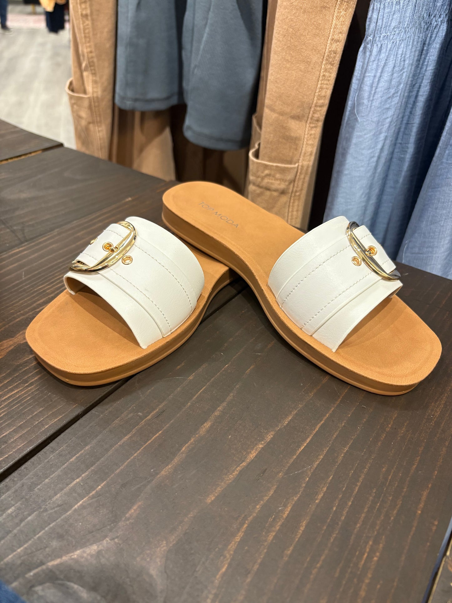 Nikki Sandal