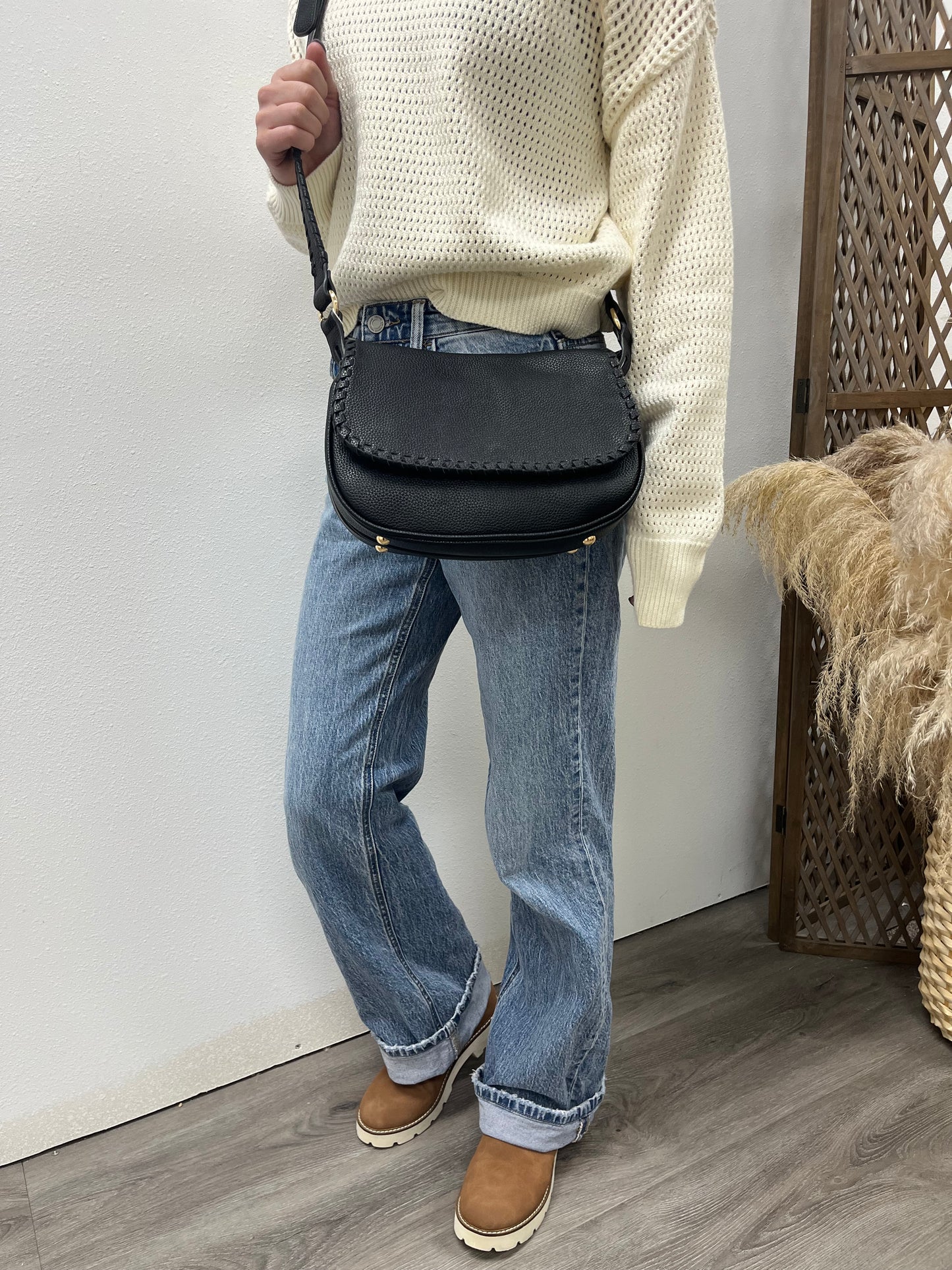 m2685 Daia Whipstitch Flapover Crossbody