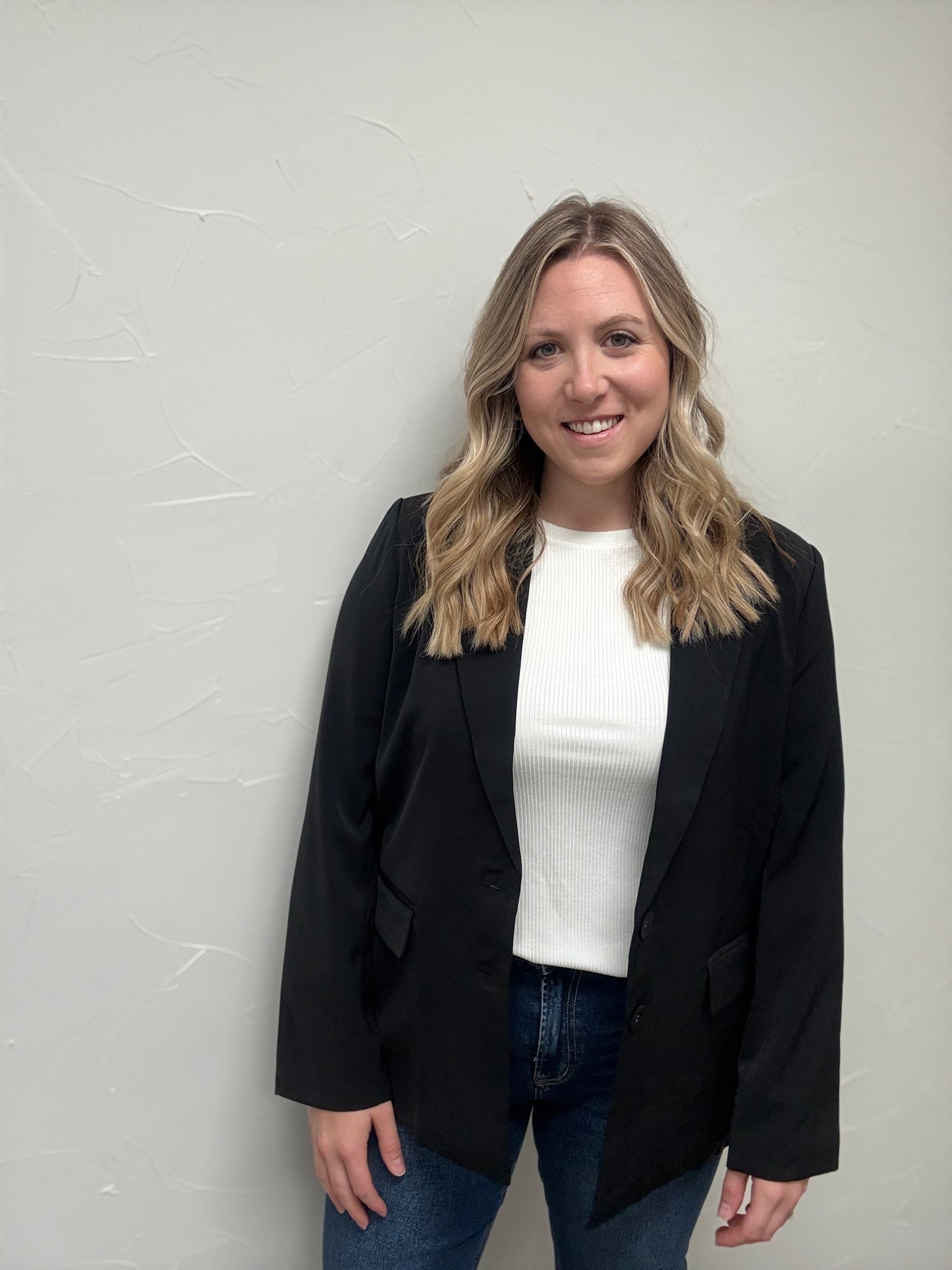 Solid blazer featuring pockets at front