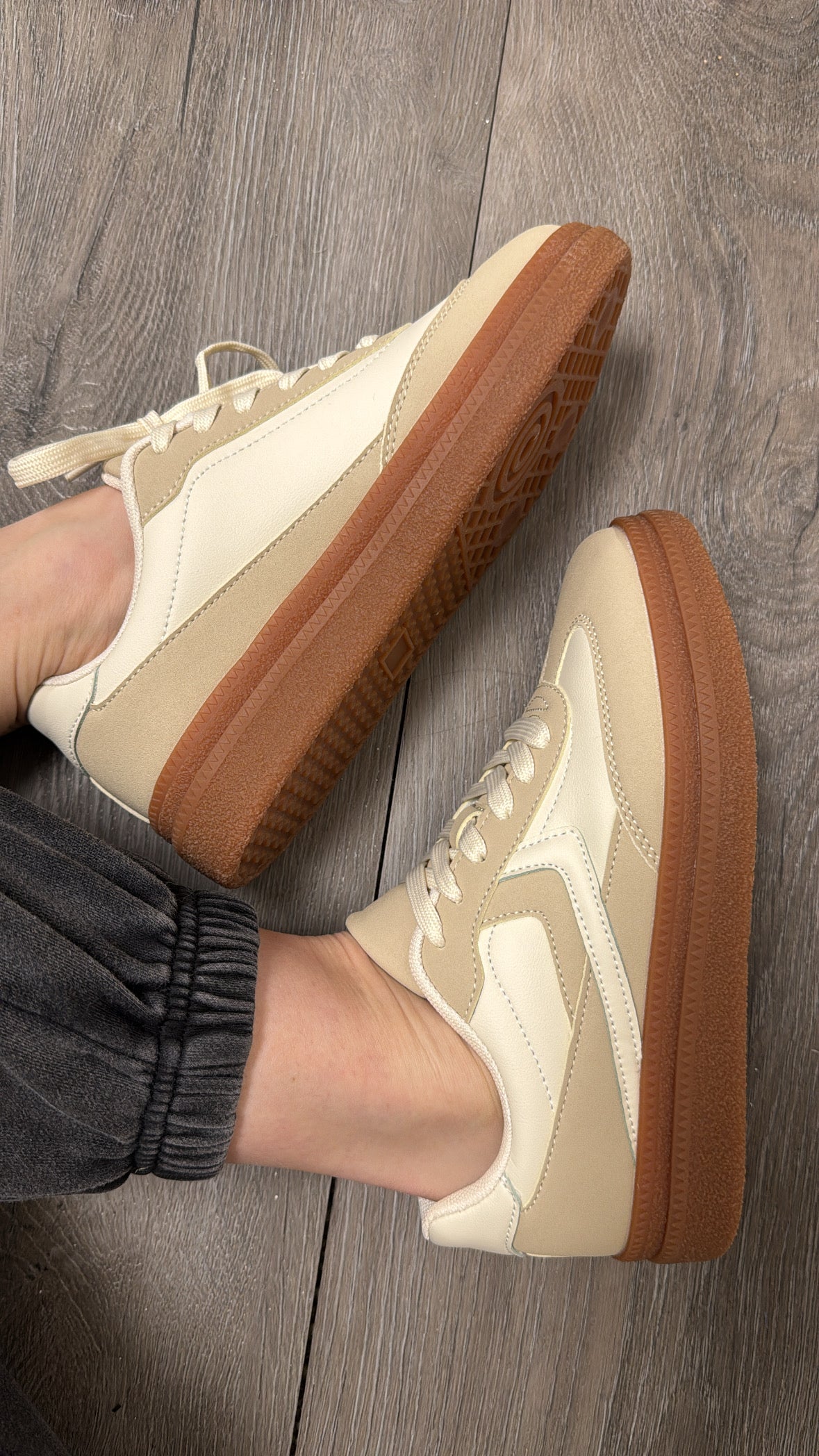 Legend Sneakers