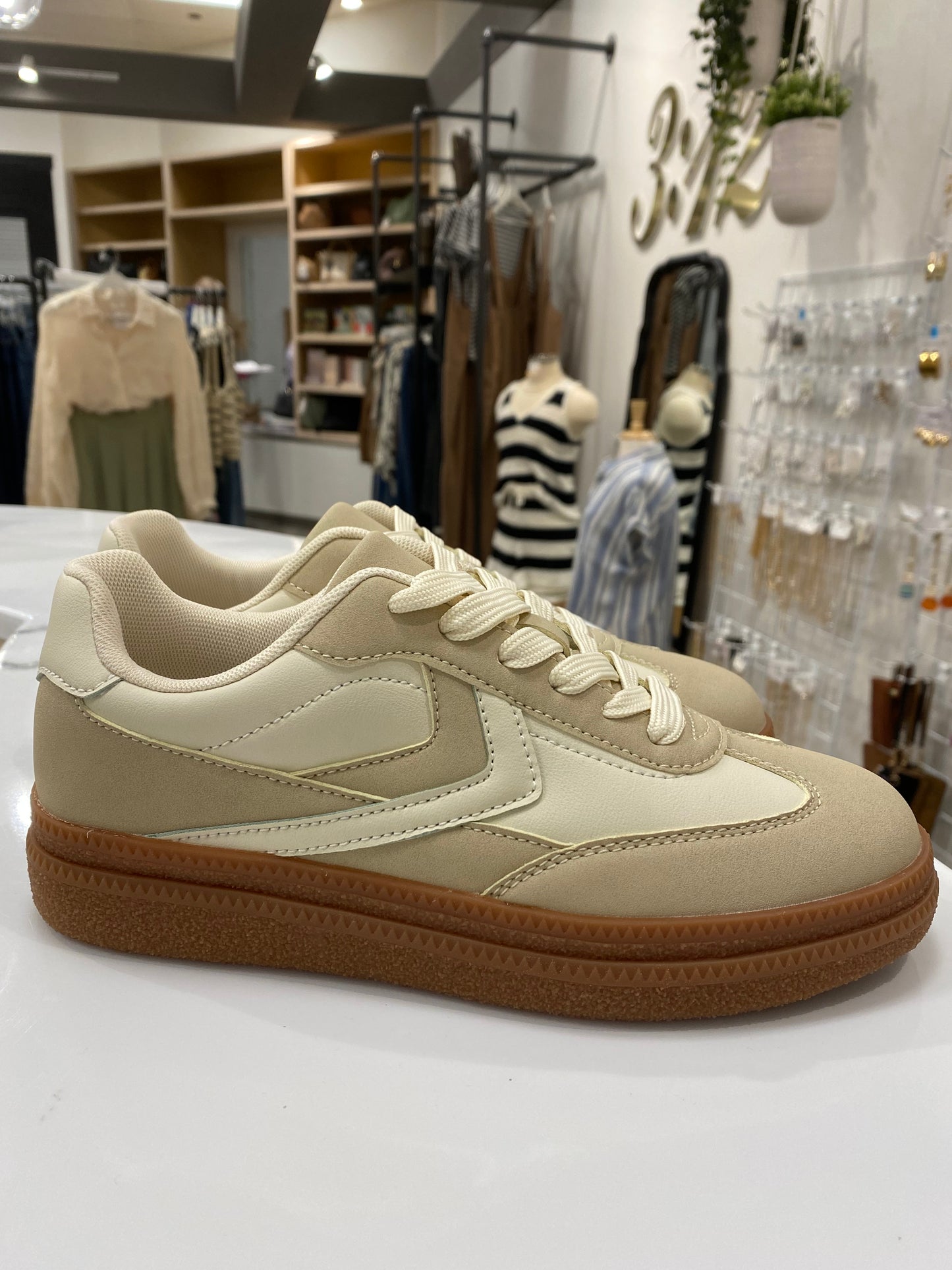 Legend Sneakers