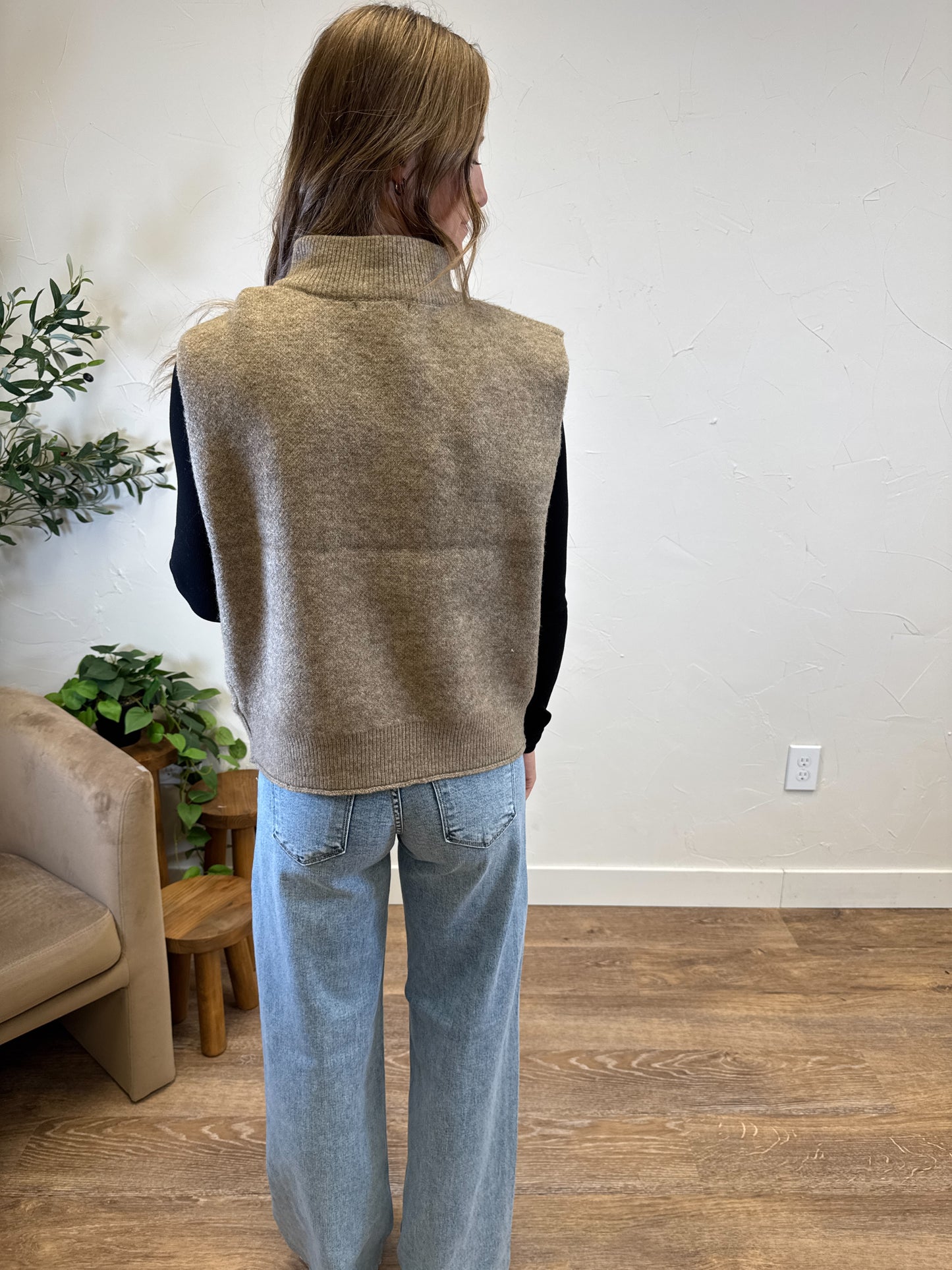 Mock Neck Zipper Closure sweater vest