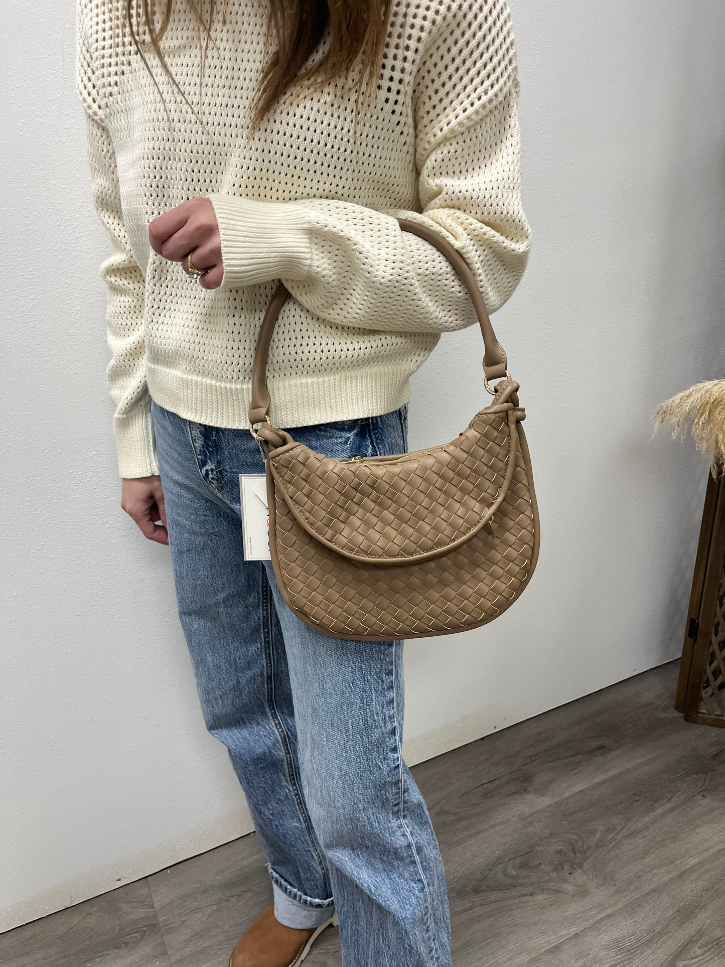 M2686 Kaylor Woven Crossbody w/ Pouch