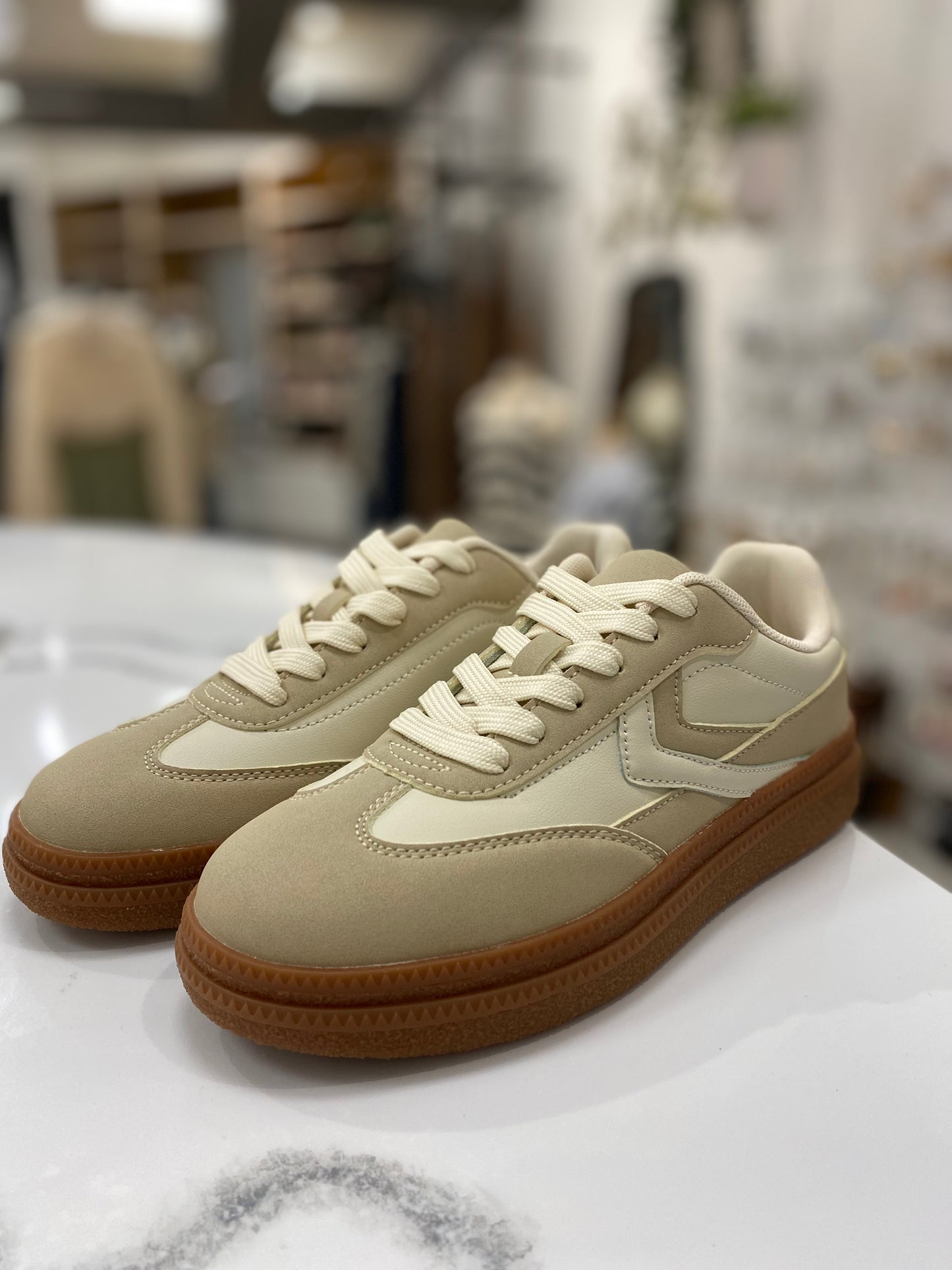 Legend Sneakers