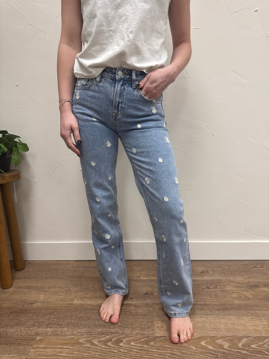 Lifestyle shot of model wearing straight leg jeans styled with casual top — Three:Twelve Boutique