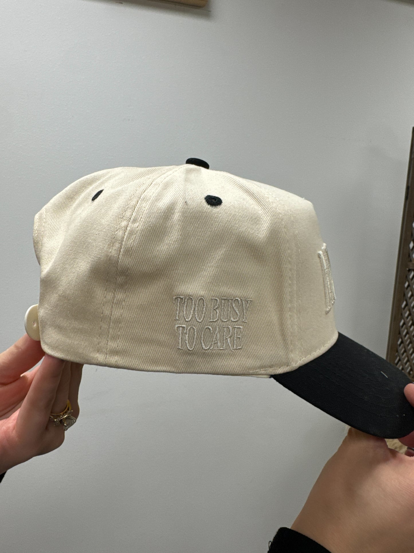 Mommin' Trucker Hat