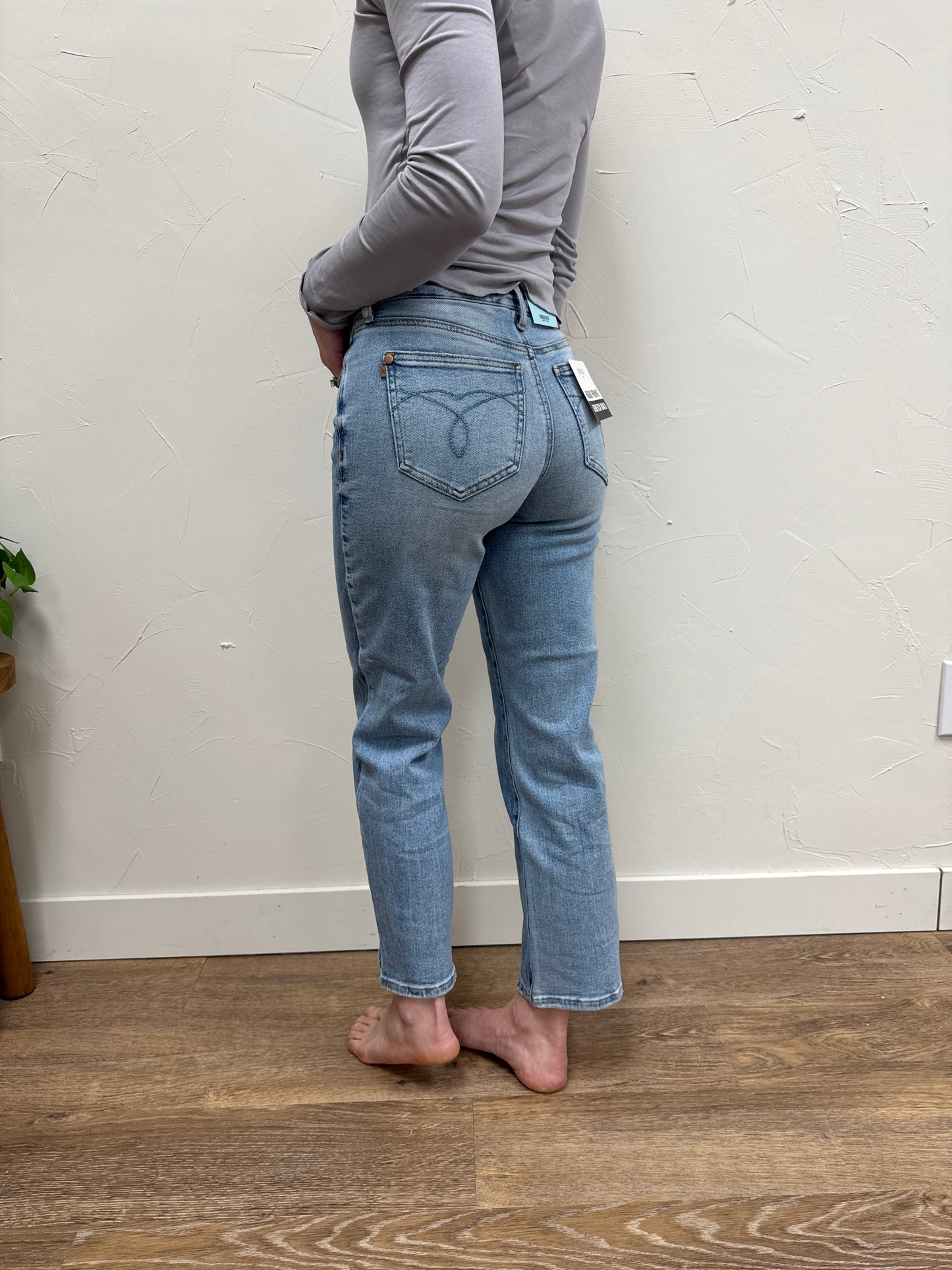 Mid Rise Petite Rigid Magic Straight Judy Blue Denim