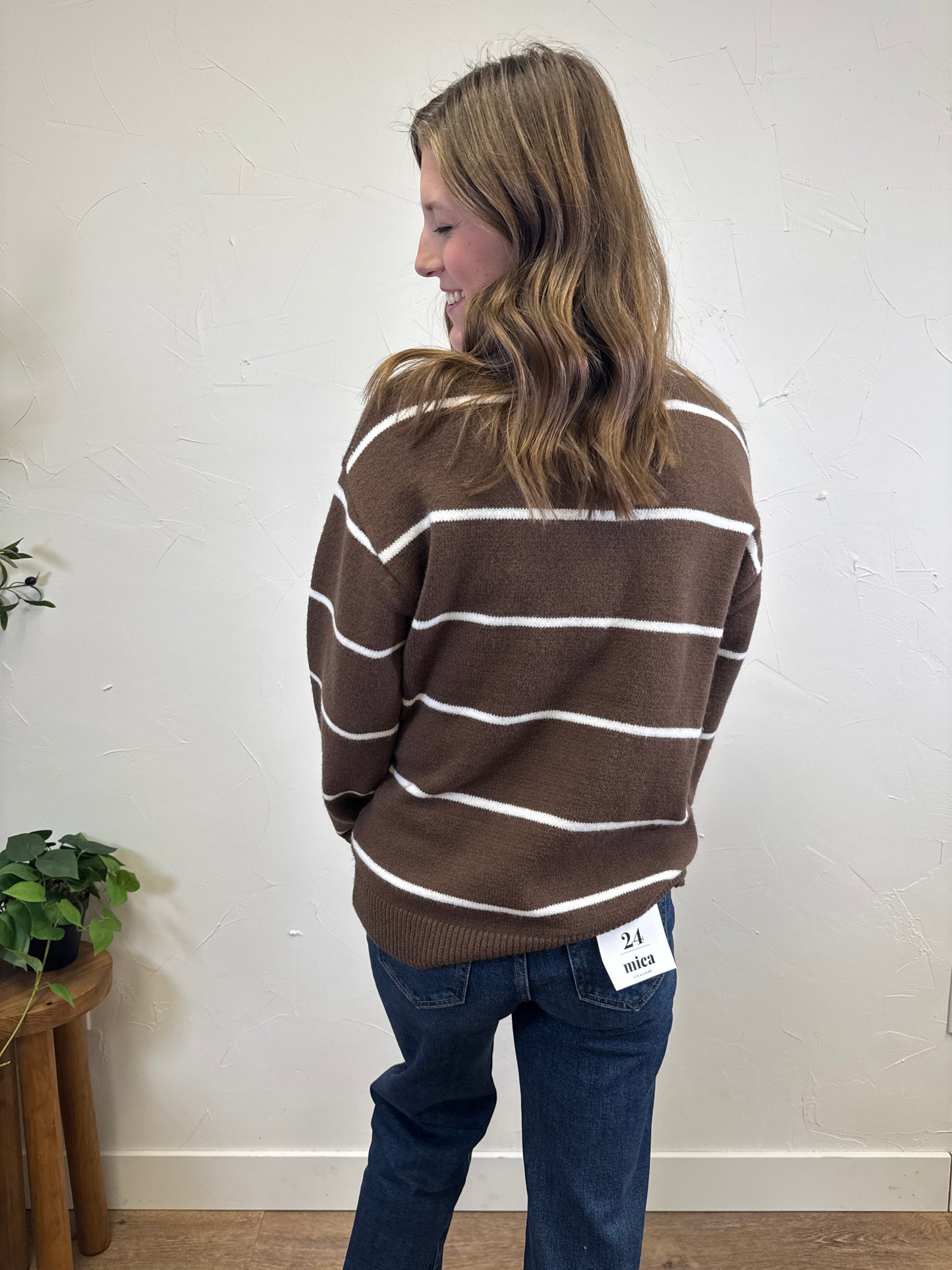 Round neck stripe sweater