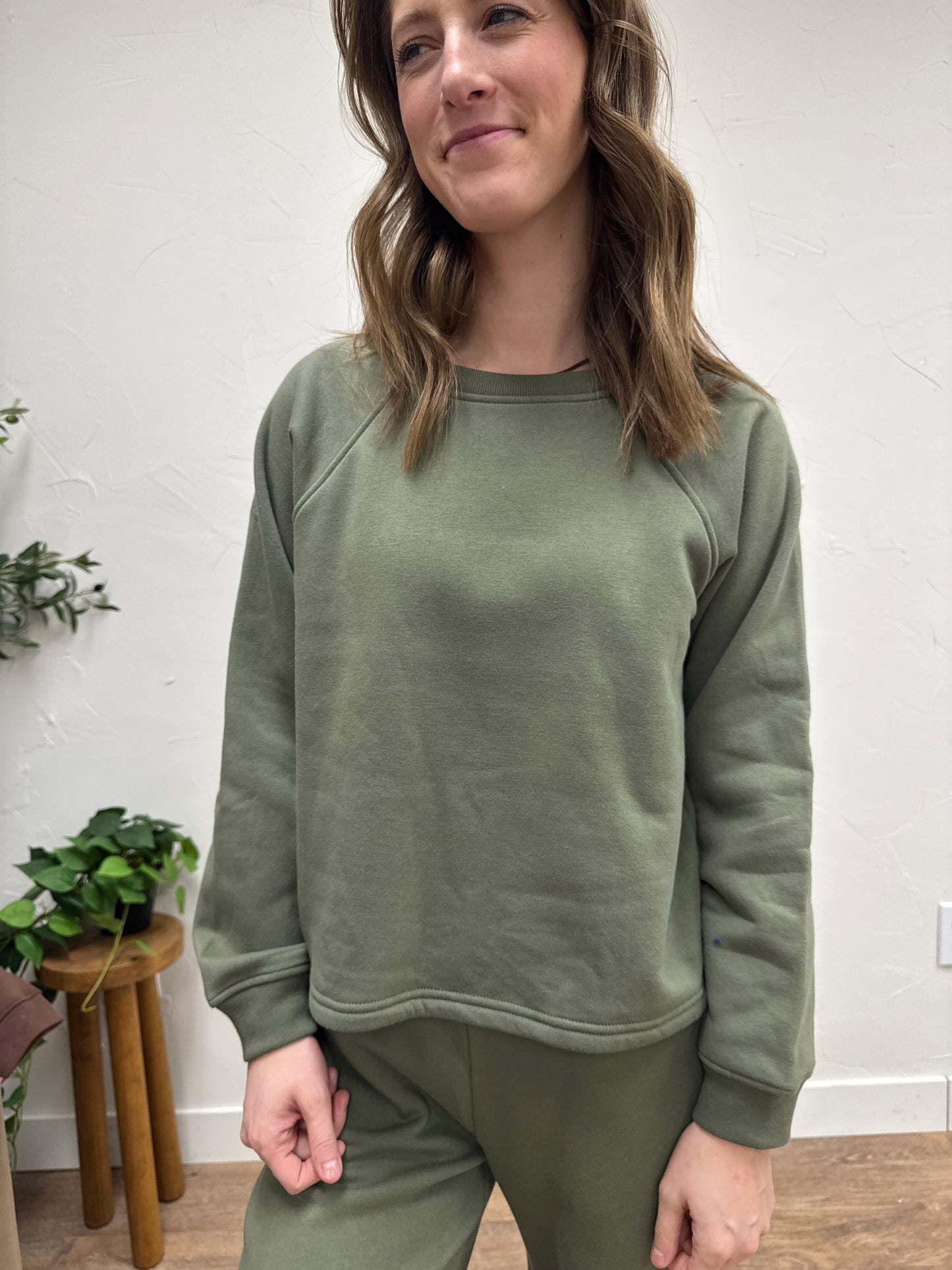 FLEECE RAGLAN SLEEVE PULLOVER & SWEATPANTS SET