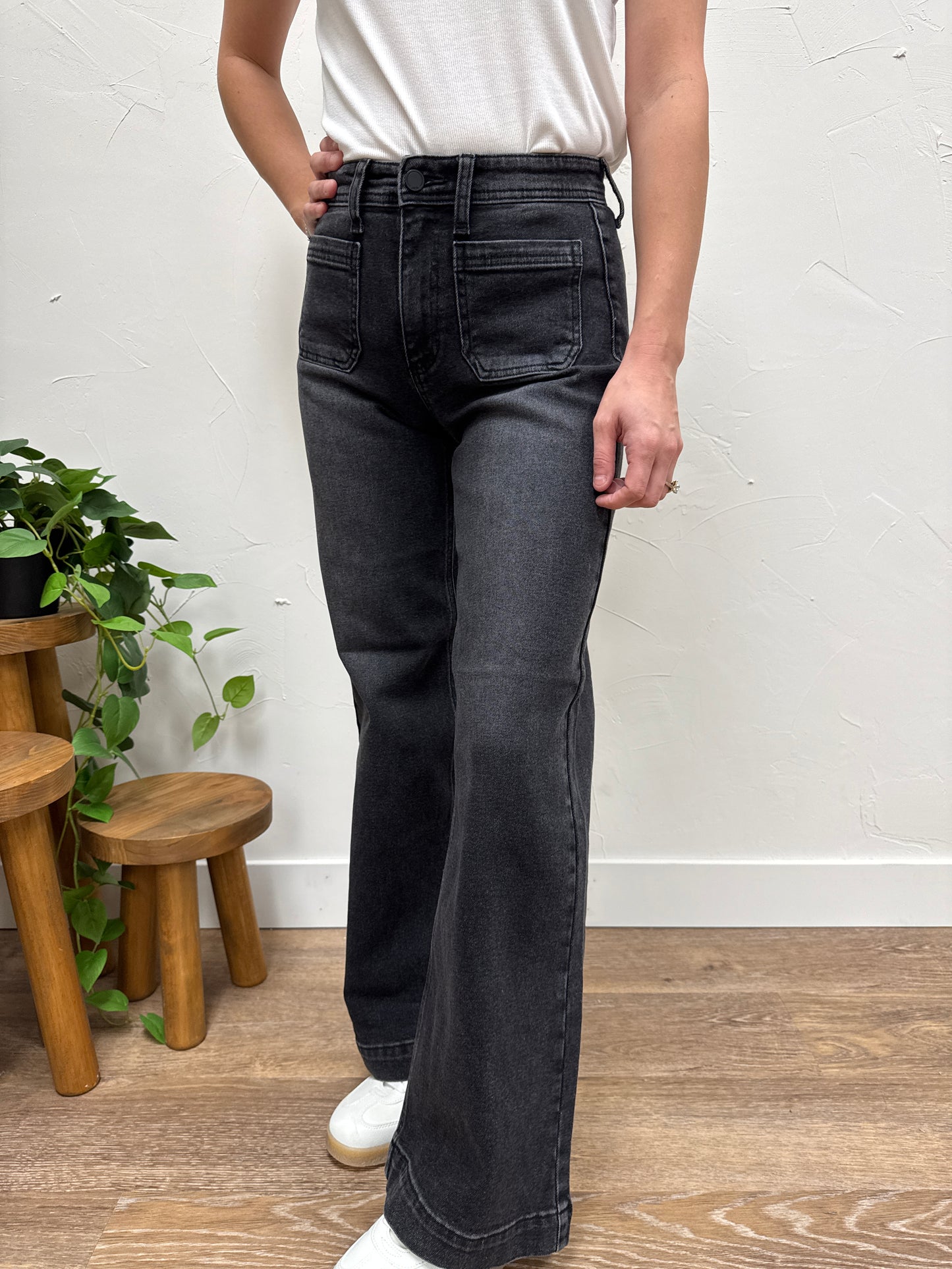 Micro Patch Pocket Wide Leg Just Black Denim