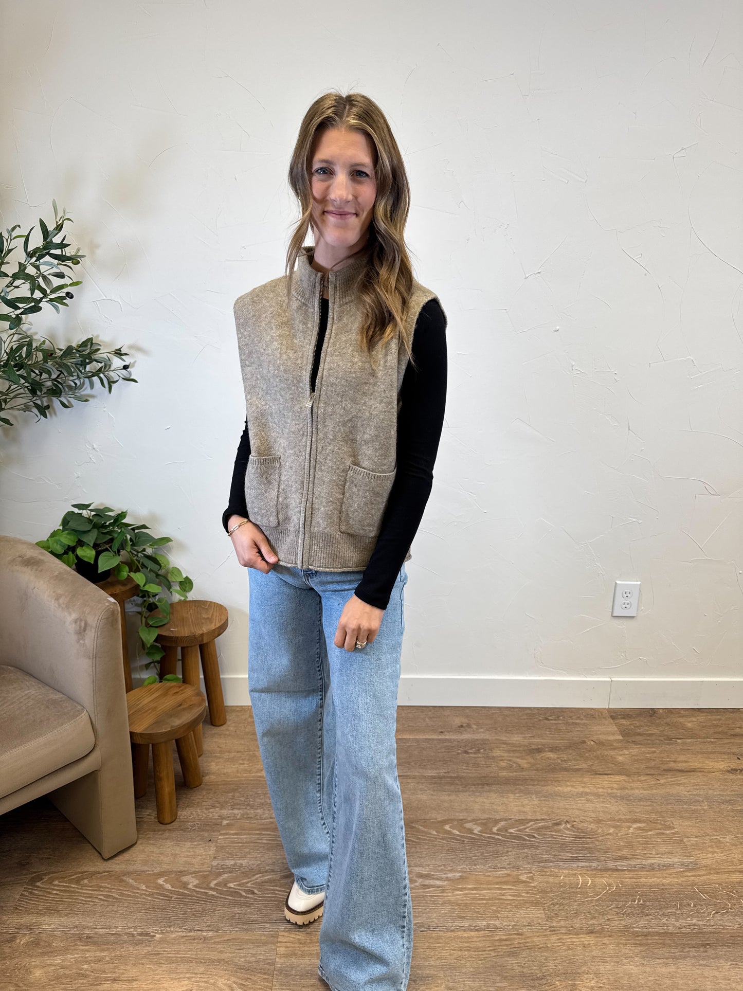 Mock Neck Zipper Closure sweater vest