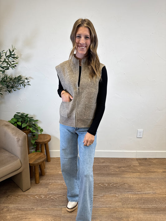 Mock Neck Zipper Closure sweater vest