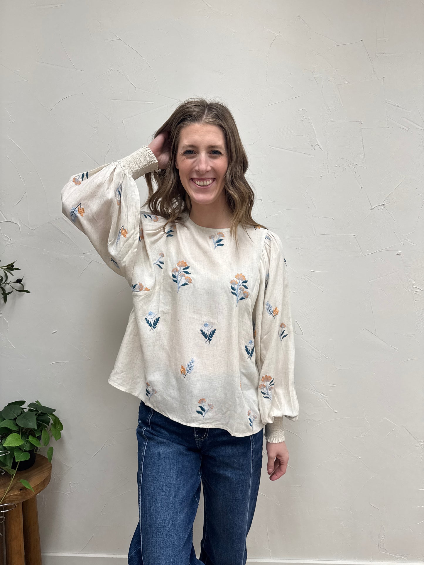 Floral embroidery long puff sleeve top