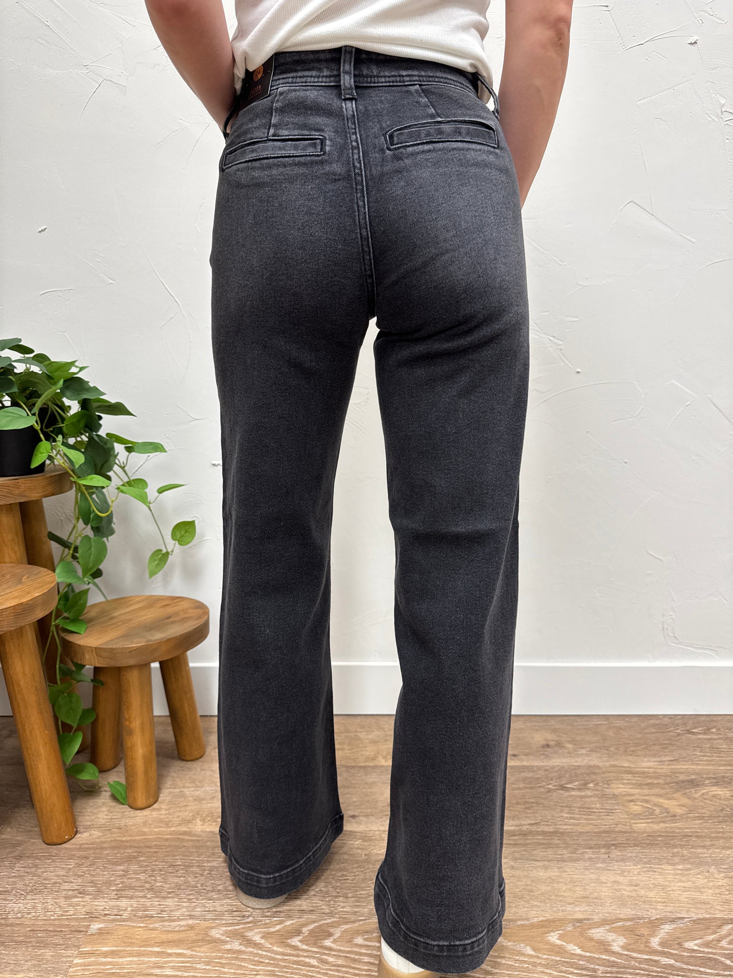 Micro Patch Pocket Wide Leg Just Black Denim