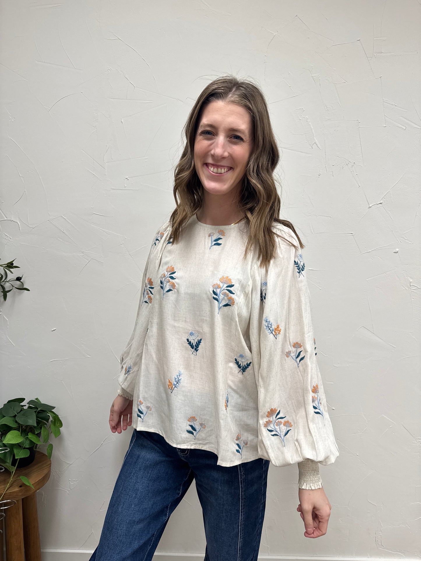 Floral embroidery long puff sleeve top