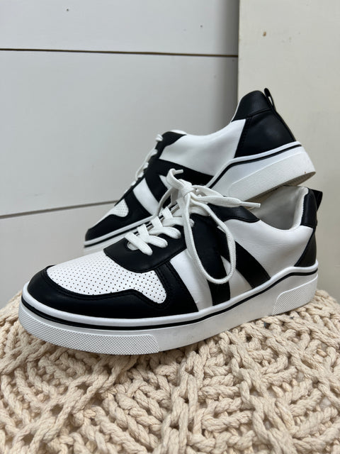 Alta Sneaker