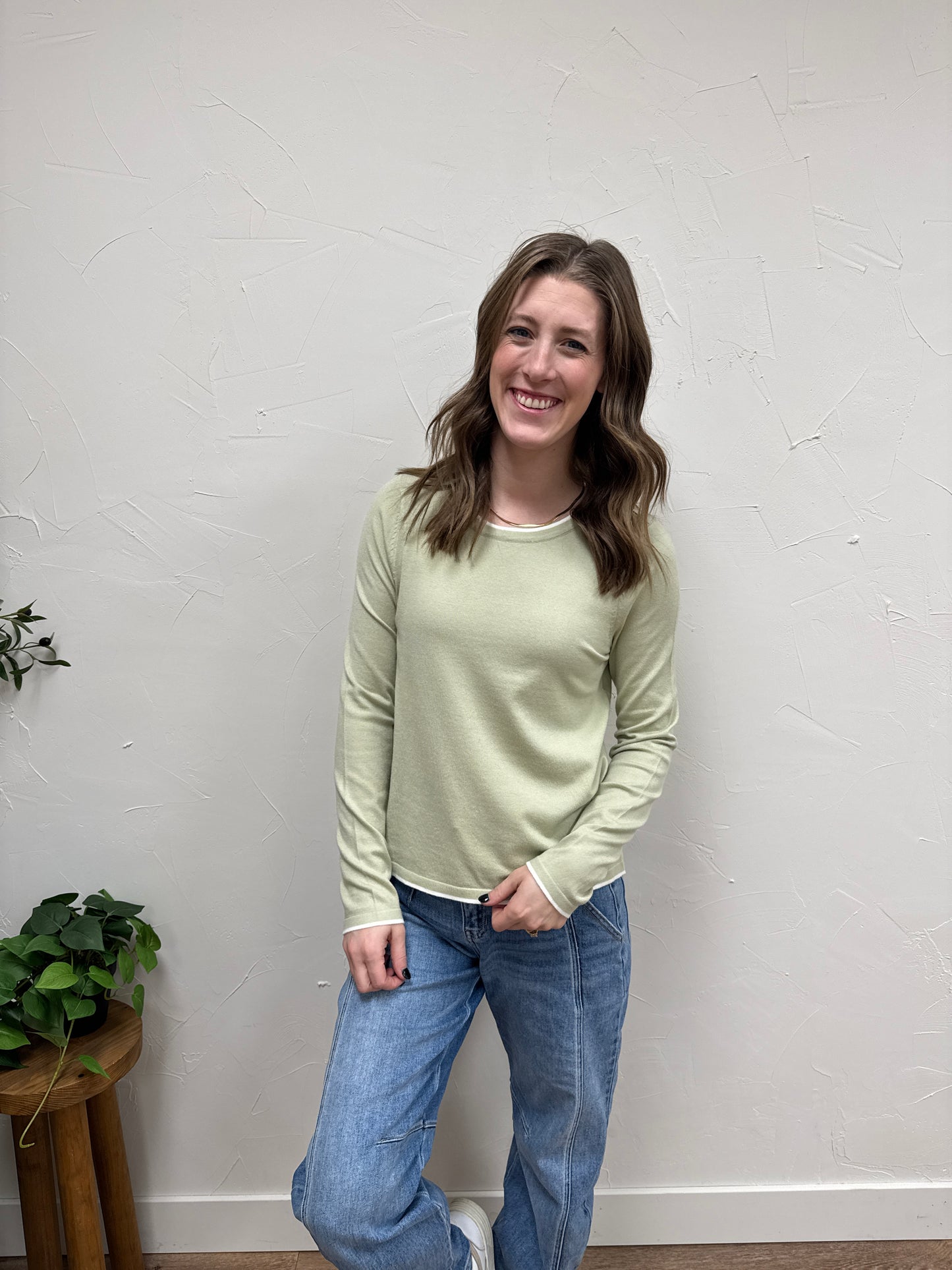 Contrast Color accent crew neck