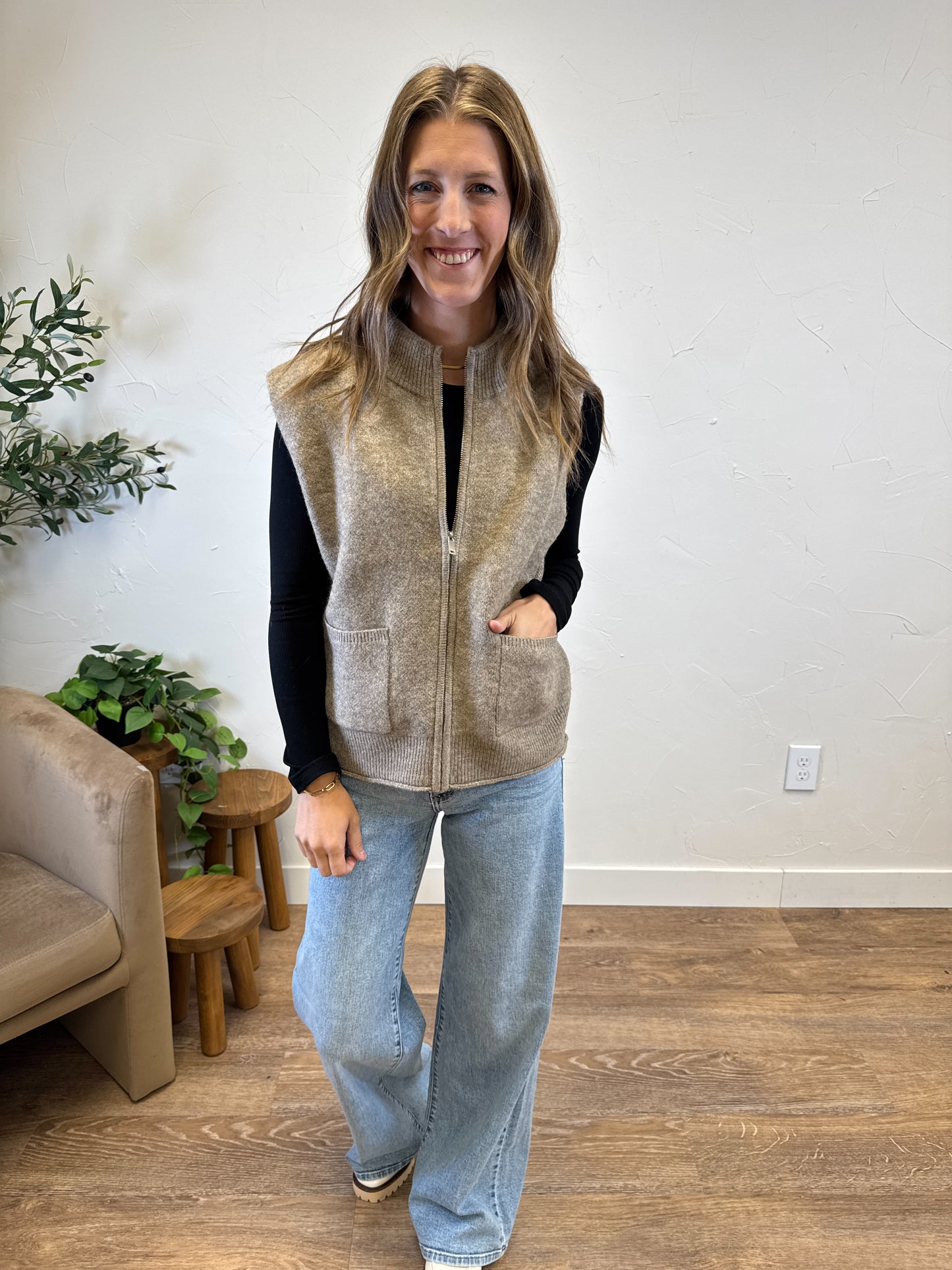 Mock Neck Zipper Closure sweater vest