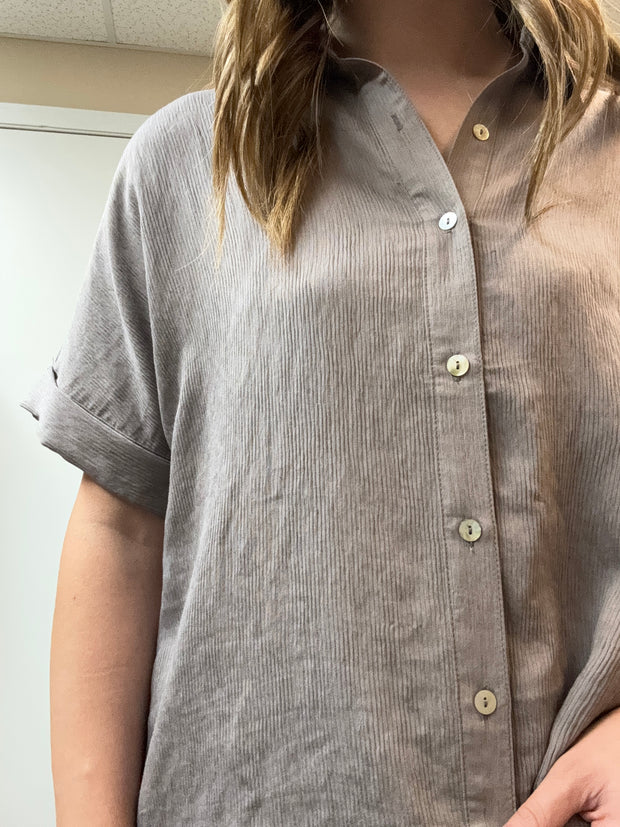 TEXTURED SHORT SLEEVE COLLAR SHIRT