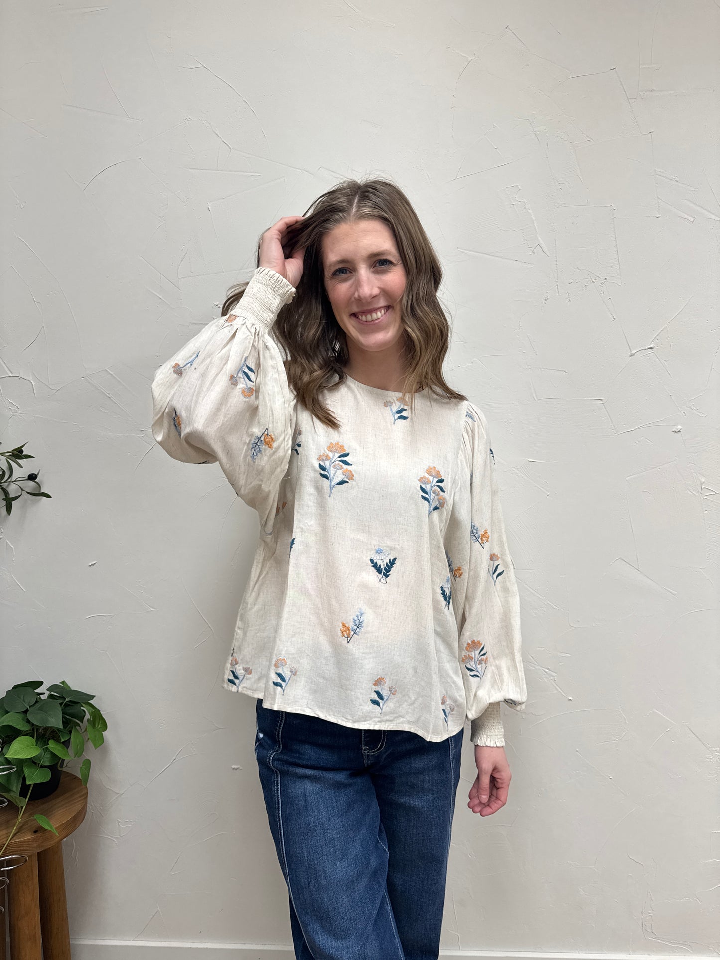 Floral embroidery long puff sleeve top