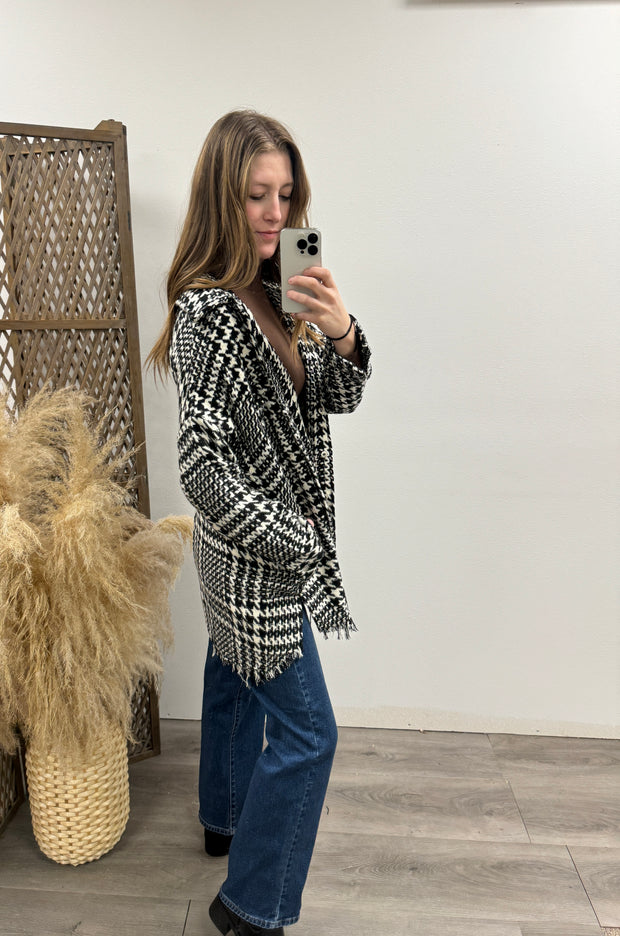 Plaid Jacket with Loose Edge