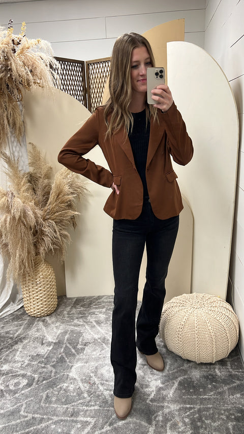 PROMISING PERFECTION STRUCTURED BLAZER