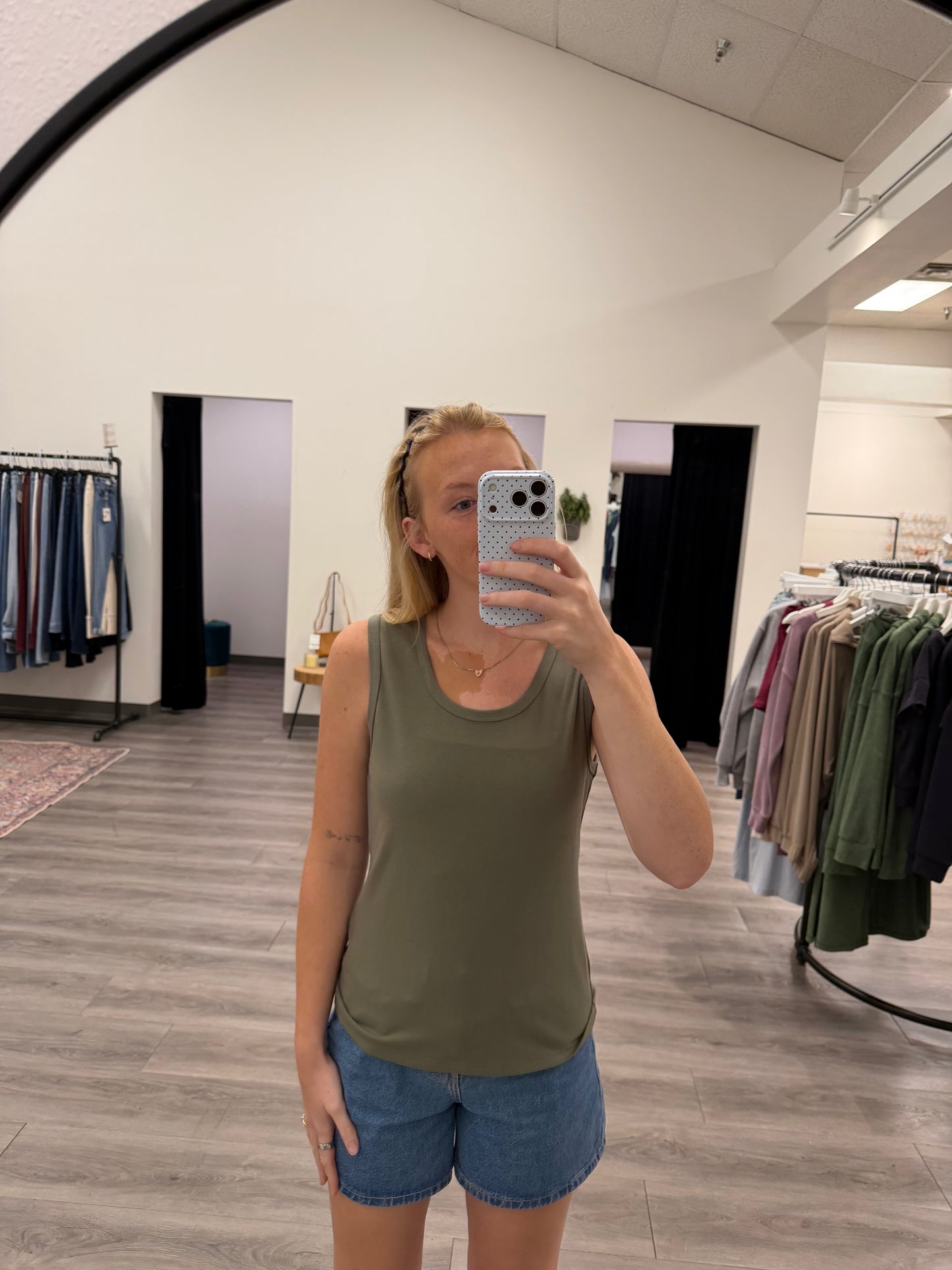 Scoop neck Tank Top