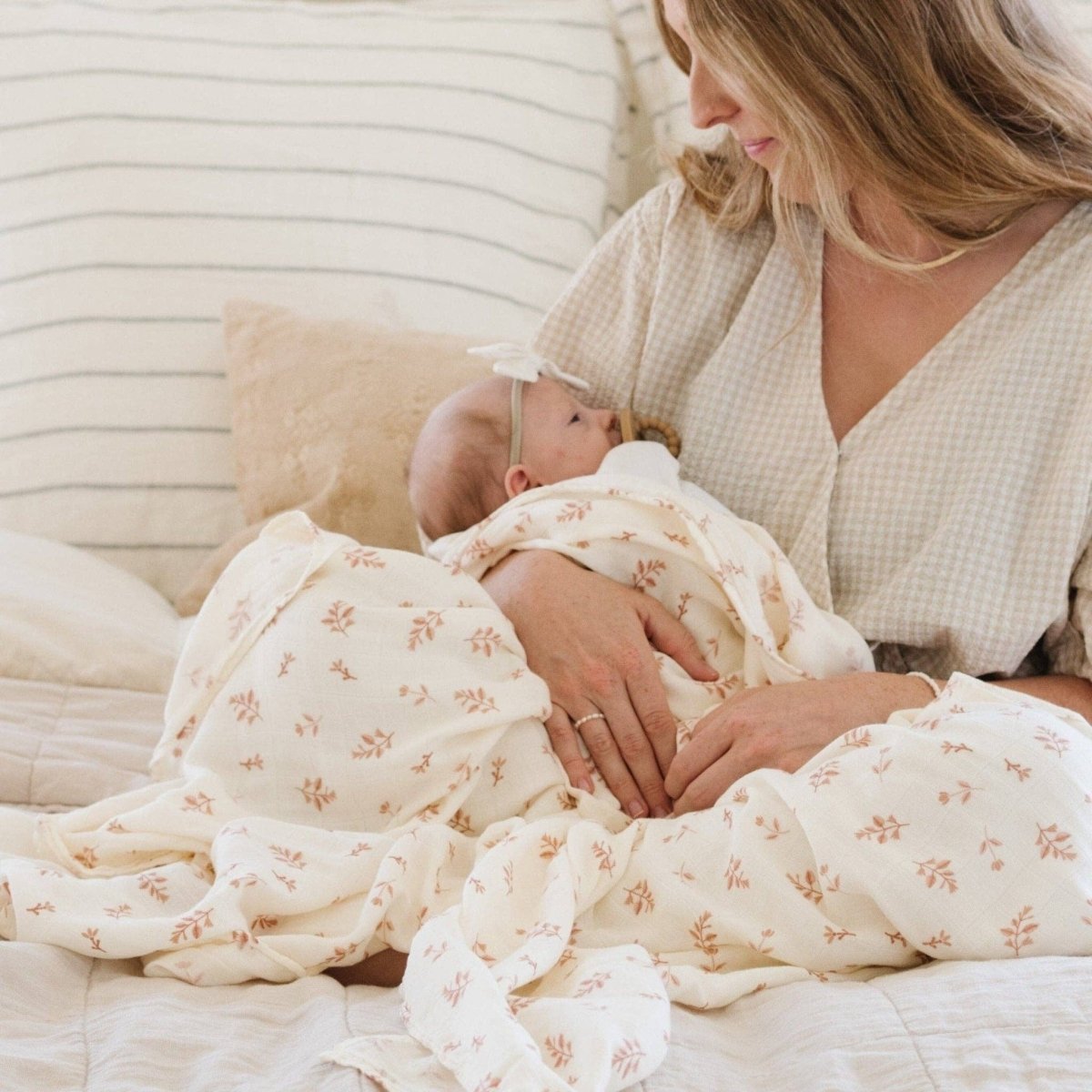 BAMBOO RAYON MUSLIN SWADDLES: Highland Cow - Three:Twelve Boutique - Saranoni