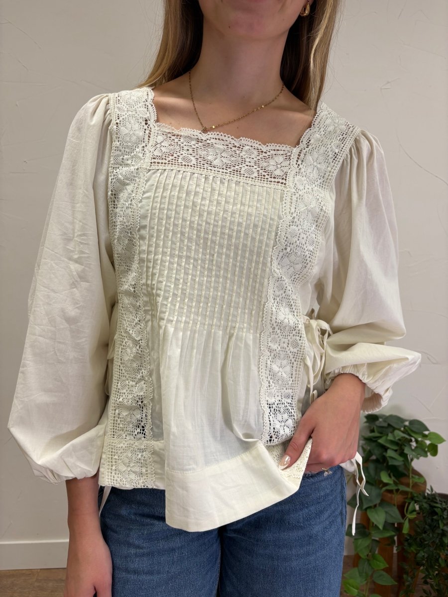 Blouse with Lace Detailing - Three:Twelve Boutique - Entro