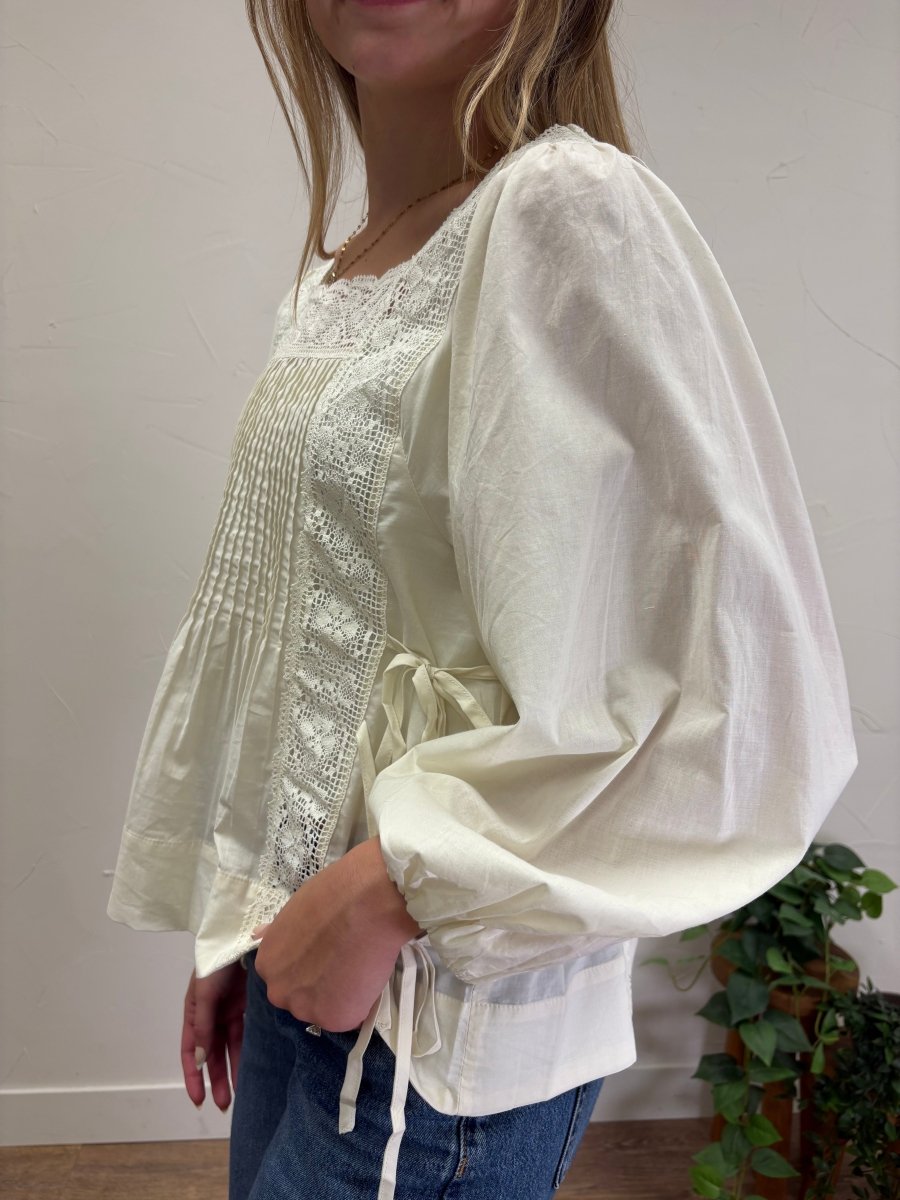 Blouse with Lace Detailing - Three:Twelve Boutique - Entro