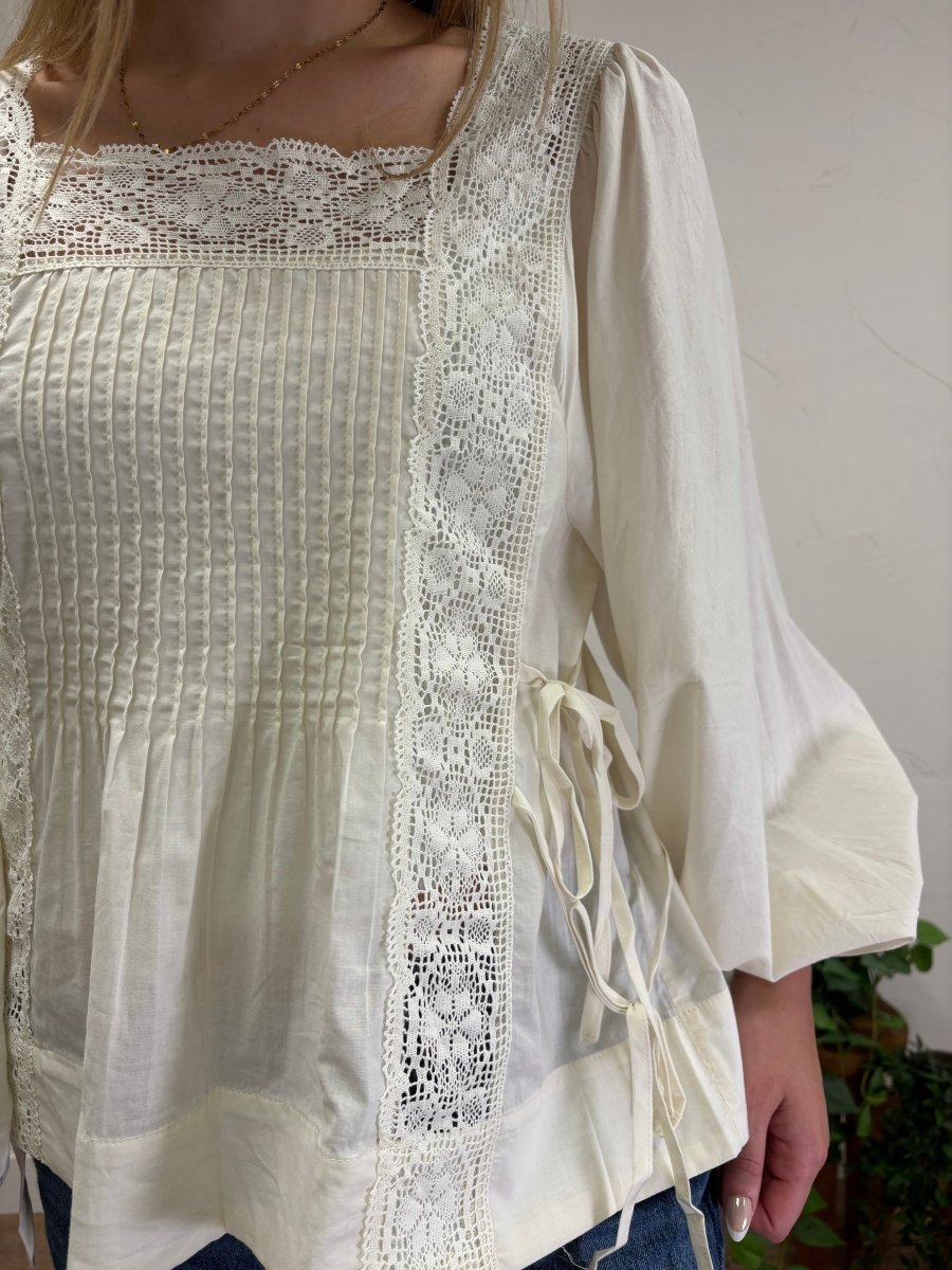 Blouse with Lace Detailing - Three:Twelve Boutique - Entro