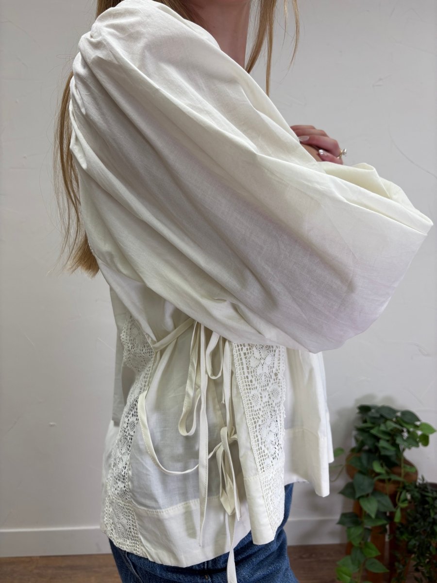 Blouse with Lace Detailing - Three:Twelve Boutique - Entro