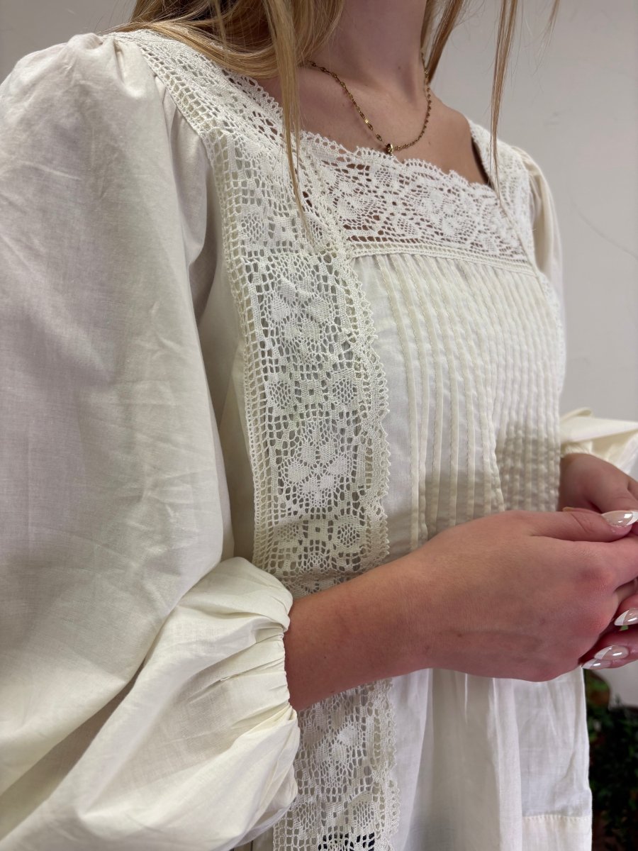 Blouse with Lace Detailing - Three:Twelve Boutique - Entro