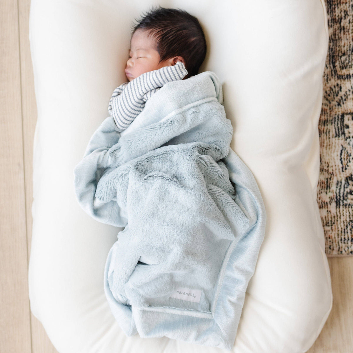 LUSH MINI BLANKETS: Ballet Slipper