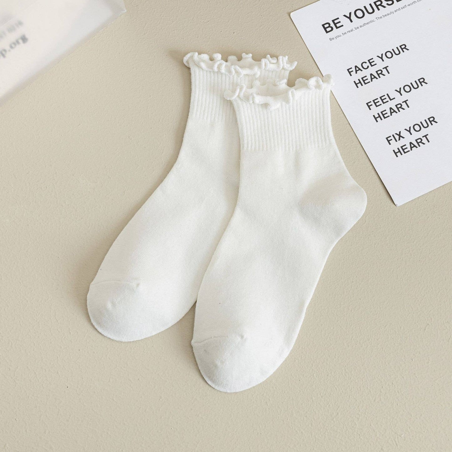 Womens Solid Color Ruffle Ankle Socks: WHITE