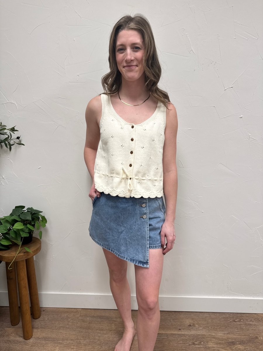 Front view of model wearing scallop hem sweater tank in dark natural color — Three:Twelve Boutique